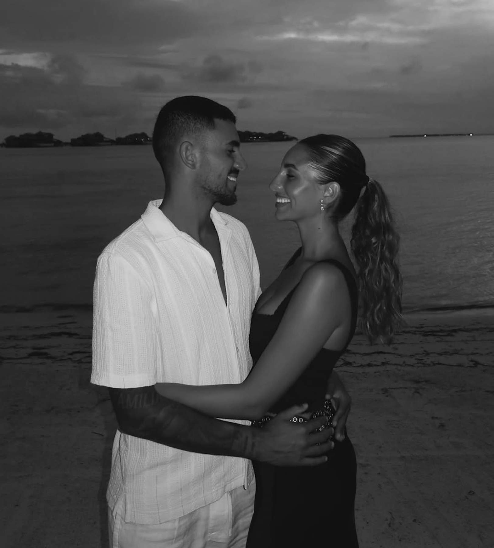 Luna Serrat fa plorar minuts abans de felicitar Dani Ceballos, el seu nòvio: "Me he tenido que salir..."