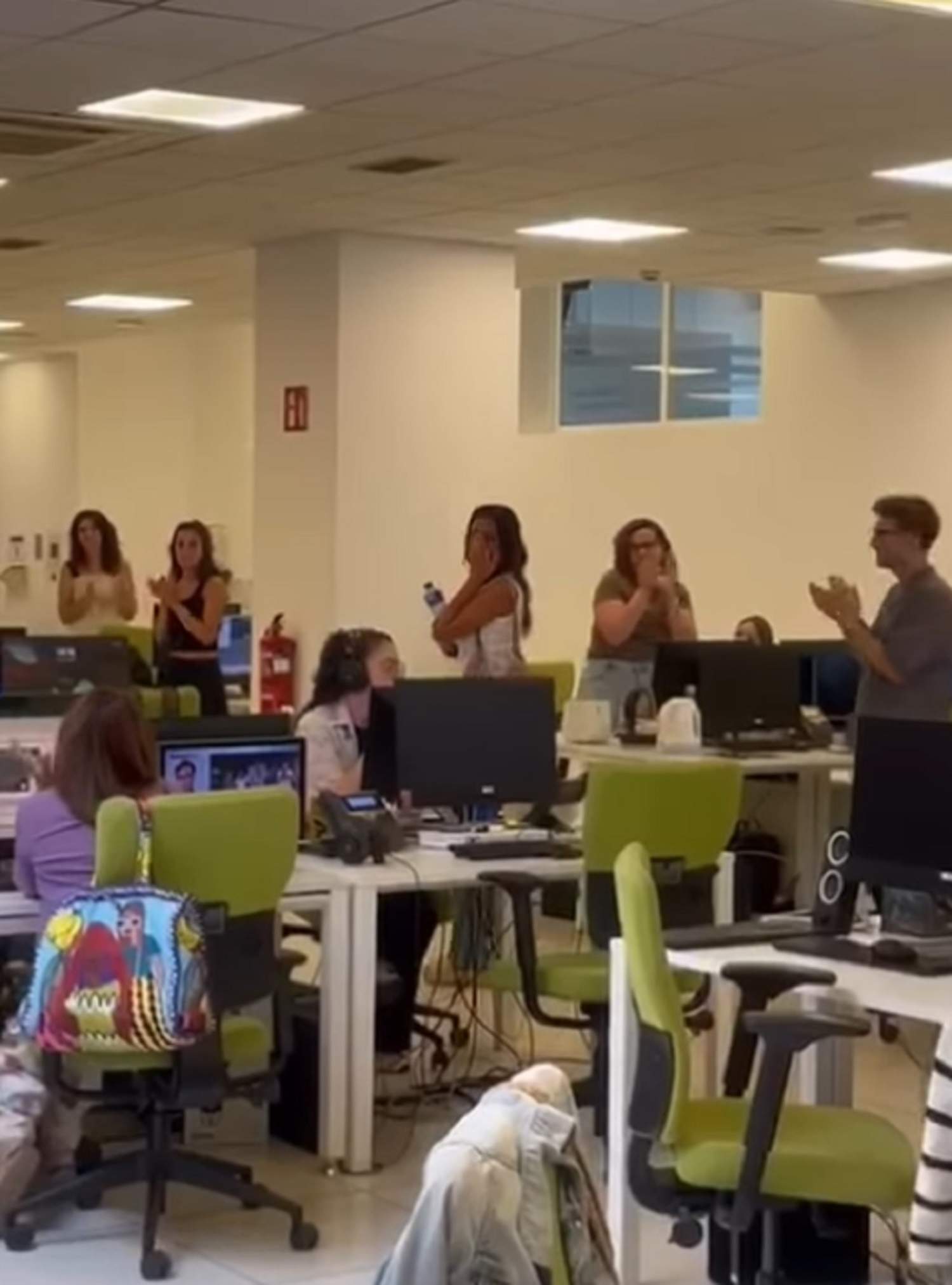 Estimada presentadora diu adeu entre aplaudiments i llàgrimes després de 19 anys a la tele
