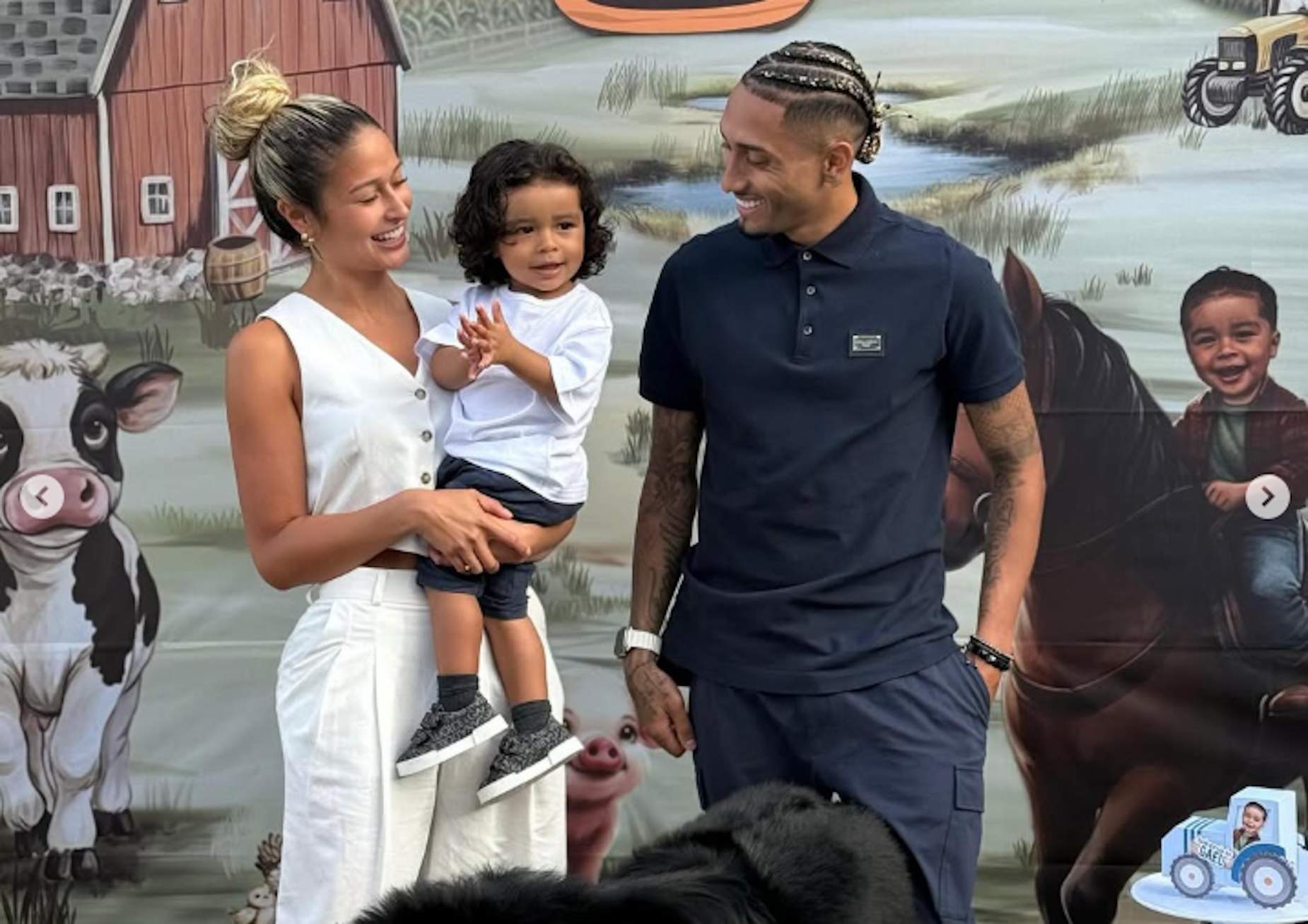Raphinha explota, un empleat de Disney rebutja abraçar el seu fill de 2 anys: "Racista"