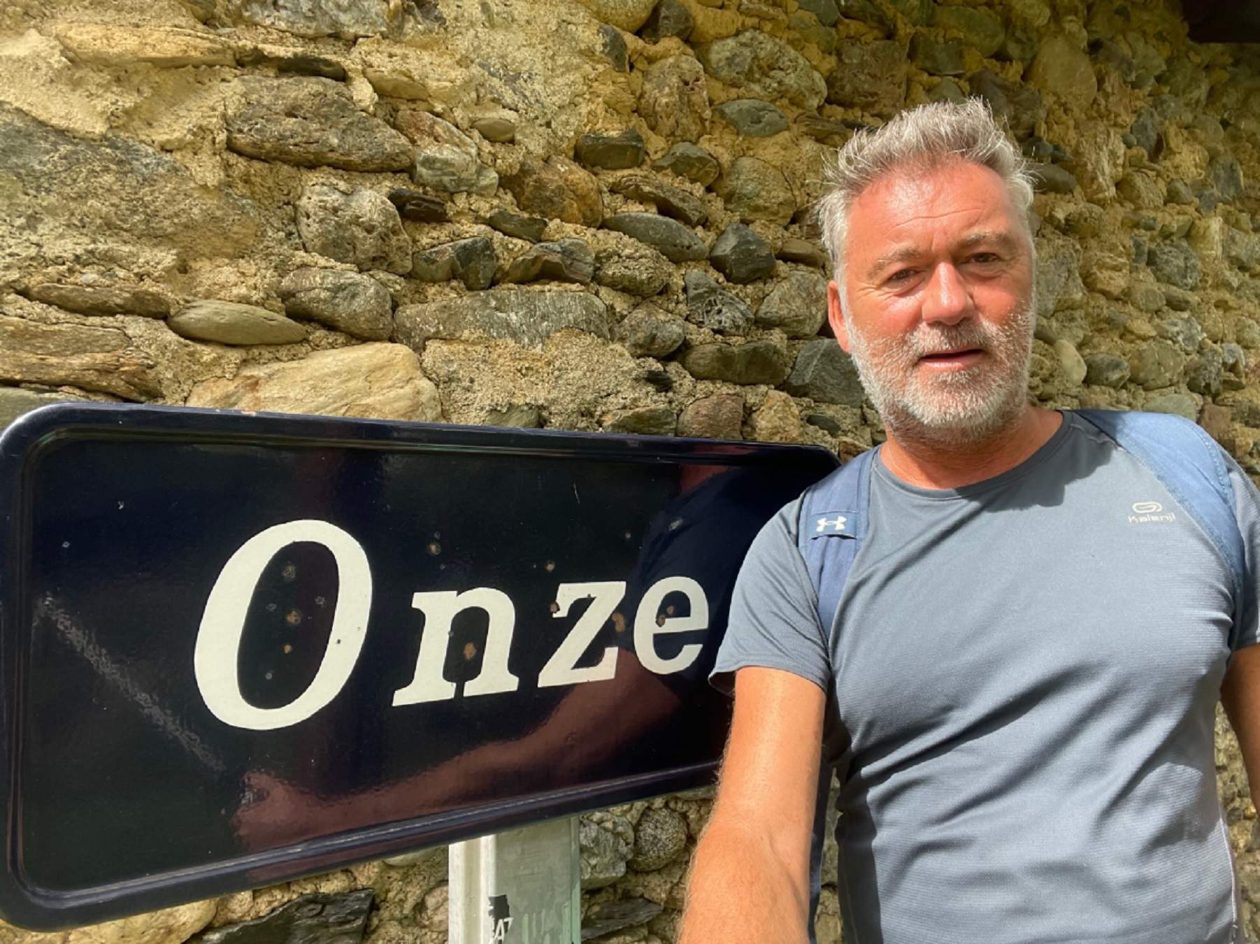 Xavier Valls, indignat en sortir d'un comerç a Sant Pere de Ribes: "No calen tants anuncis de merda"