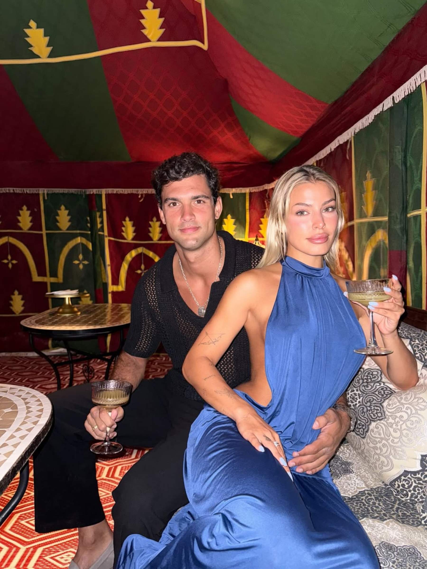 La cita de Jessica Goicoechea i Manu Moreno en aquest restaurant de Barcelona: caviar i moltes flors
