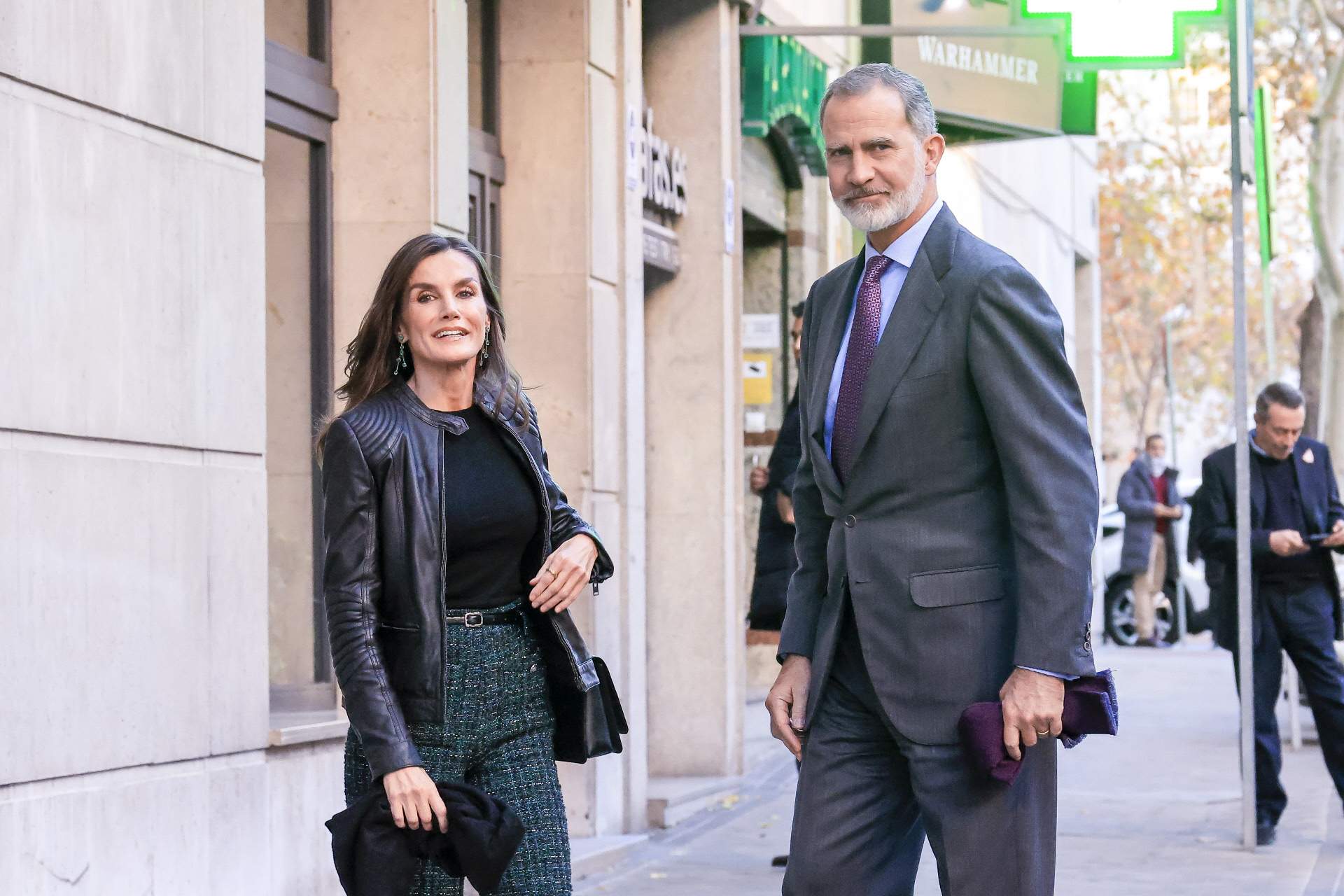 Letizia cumple años, 53: el regalo más sentido, pensado y original que le han hecho nunca... Felipe se lo mira