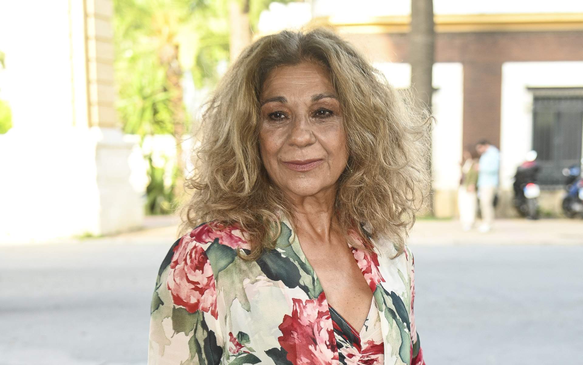 Lolita indignada en Barcelona, le prohíben fumar en las terrazas: "Que cierren los..."