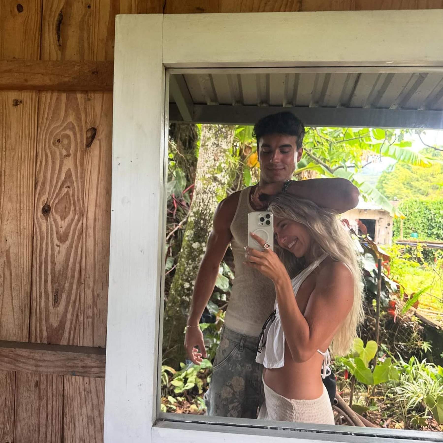 Ana Mena no es talla i desfà la xarxa felicitant Óscar Casas, la dedicatòria d'amor: "Te quiero tanto"