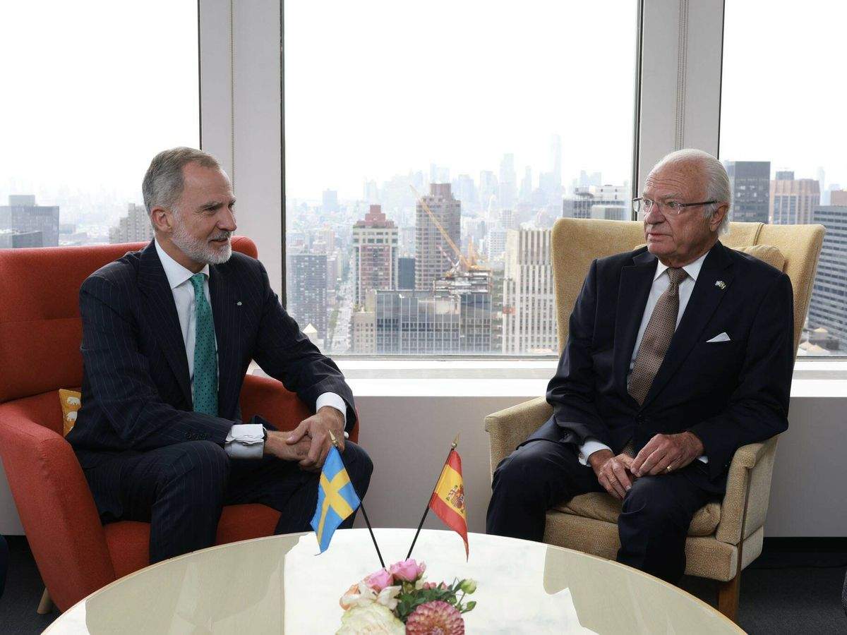 La infanta Elena organitza una trobada entre pare i fill als afores de Nova York