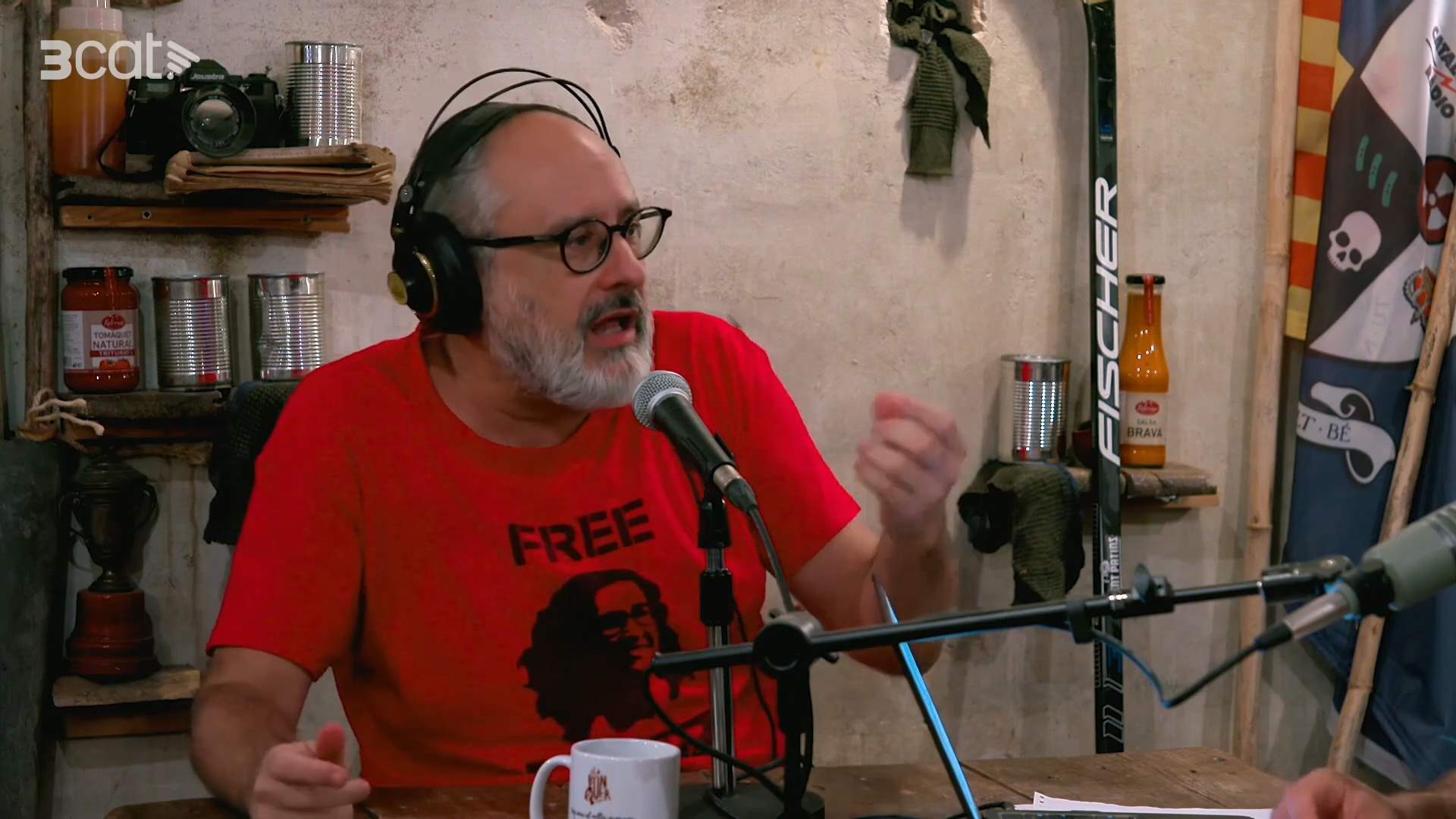 Antonio Baños señala a 5 VIPS catalanes que no hablan catalán y loa a Fermín, andaluz
