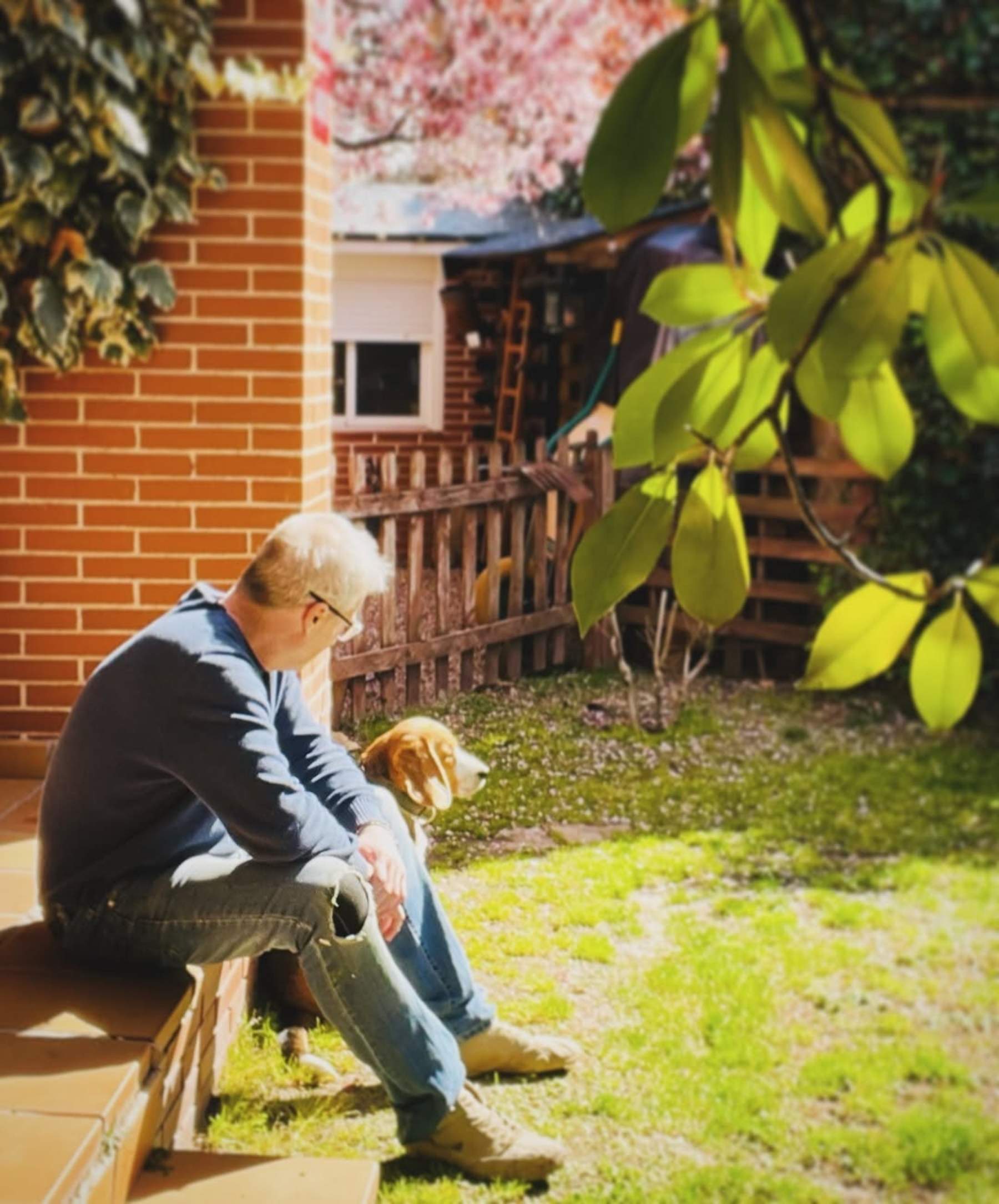 Famoso presentador se opera y cambia de imagen después de dejar la televisión: "He rejuvenecido"