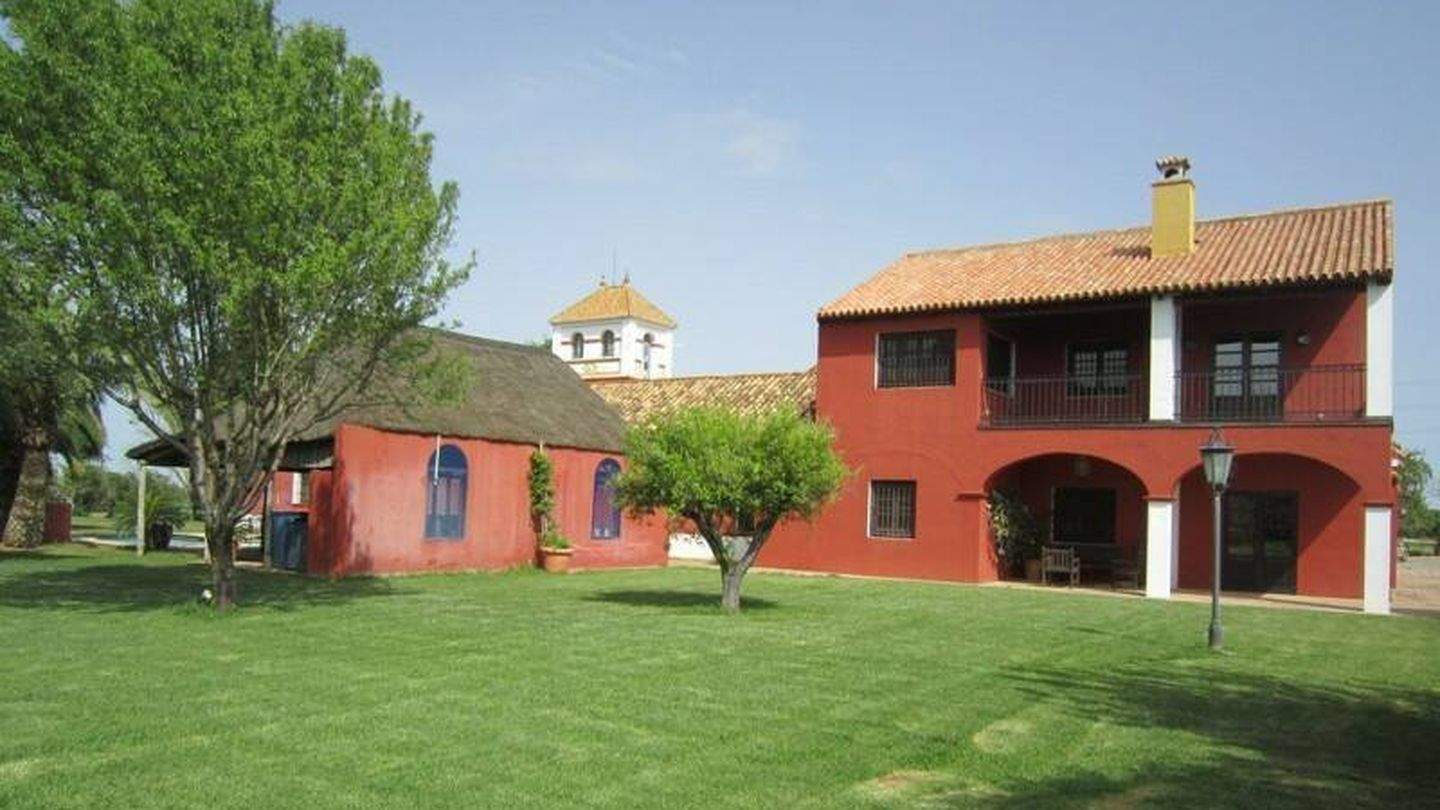 Bertín Osborne viu en un mas amb capella a 15 minuts de Sevilla amb sis edificis de 2.000 metres