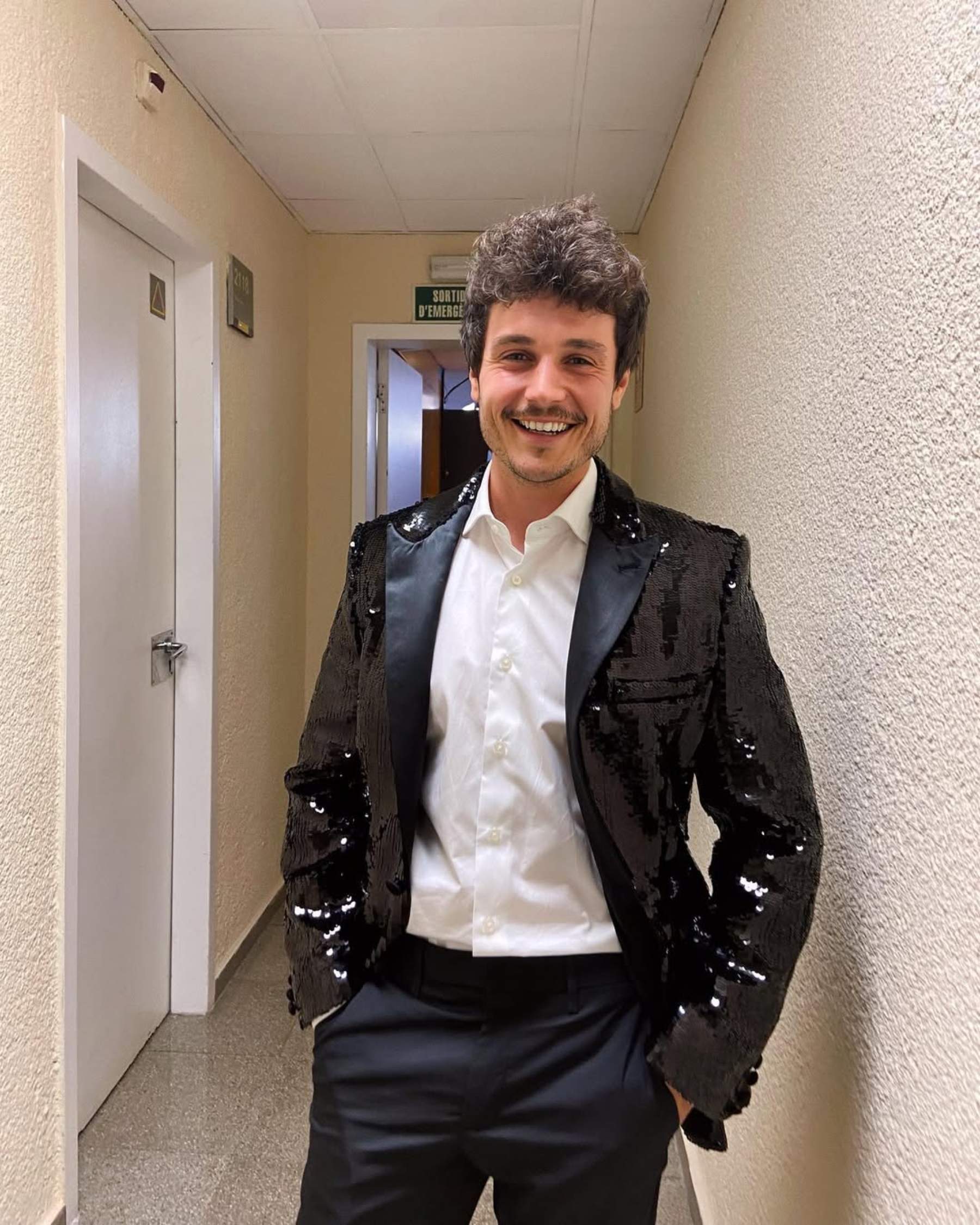Miki Núñez, eufòric, de festa amb una gerra a la mà en un lloc molt especial: "Mai a la vida..."