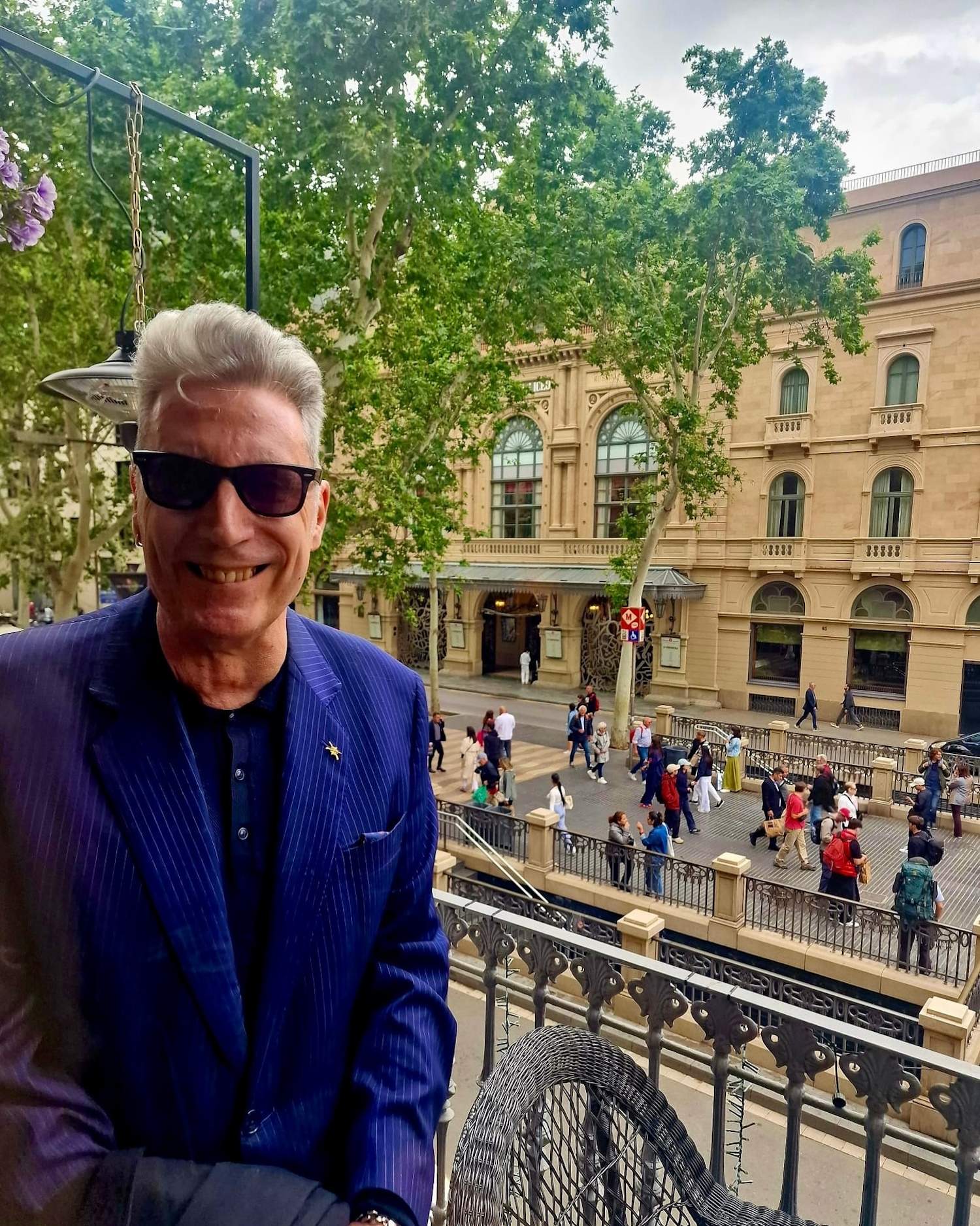 Un icono del teatro catalán no se corta tras escuchar a Loquillo diciendo por qué se marchó de Barcelona