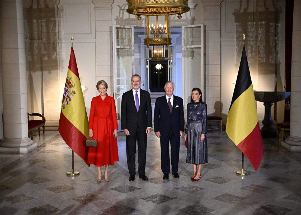 Zarzuela se ha visto obligada a pedir disculpas a los reyes de Bélgica por el comportamiento de Letizia