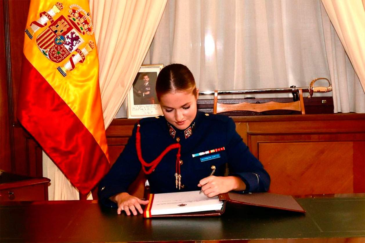 L'Acadèmia de San Javier té una habitació privada on Leonor s'hi tanca hores amb els seus xicots