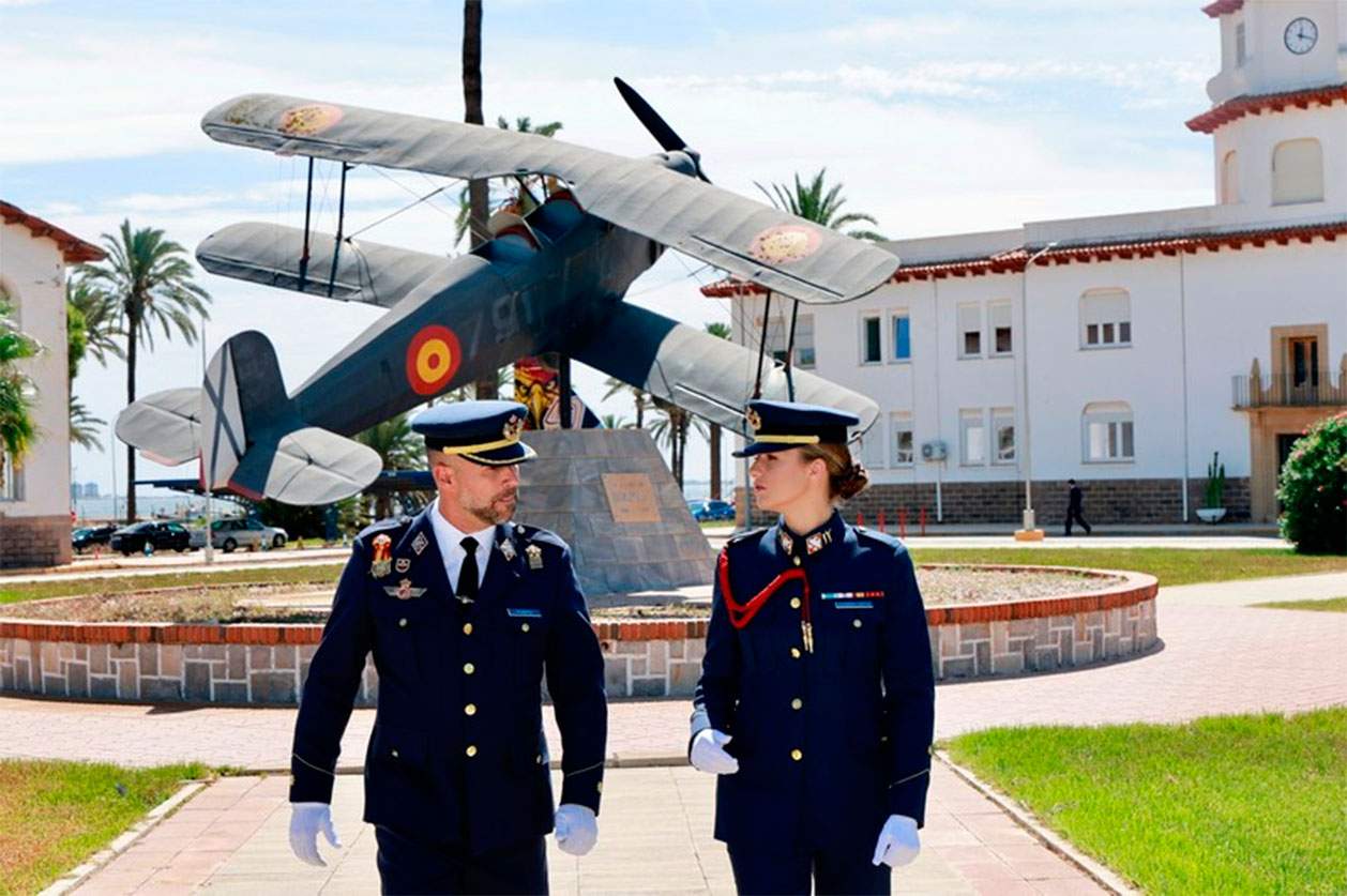 Compañeros de San Javier explican que Leonor utiliza reclutas para que le limpien las letrinas