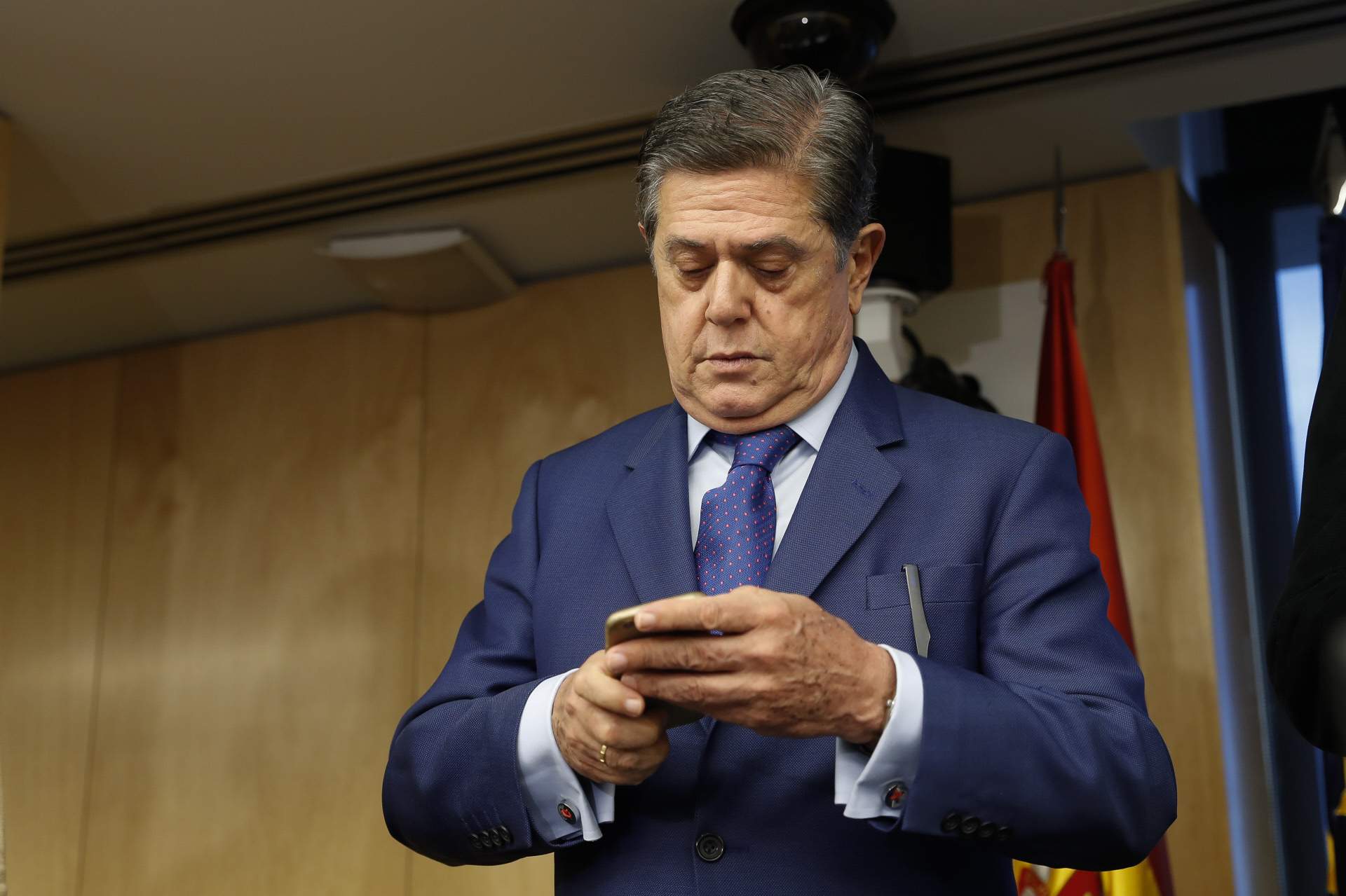 Brutal mastegot d'un mite del Reial Madrid a l'exministre del PP Federico Trillo: "Supongo que..."
