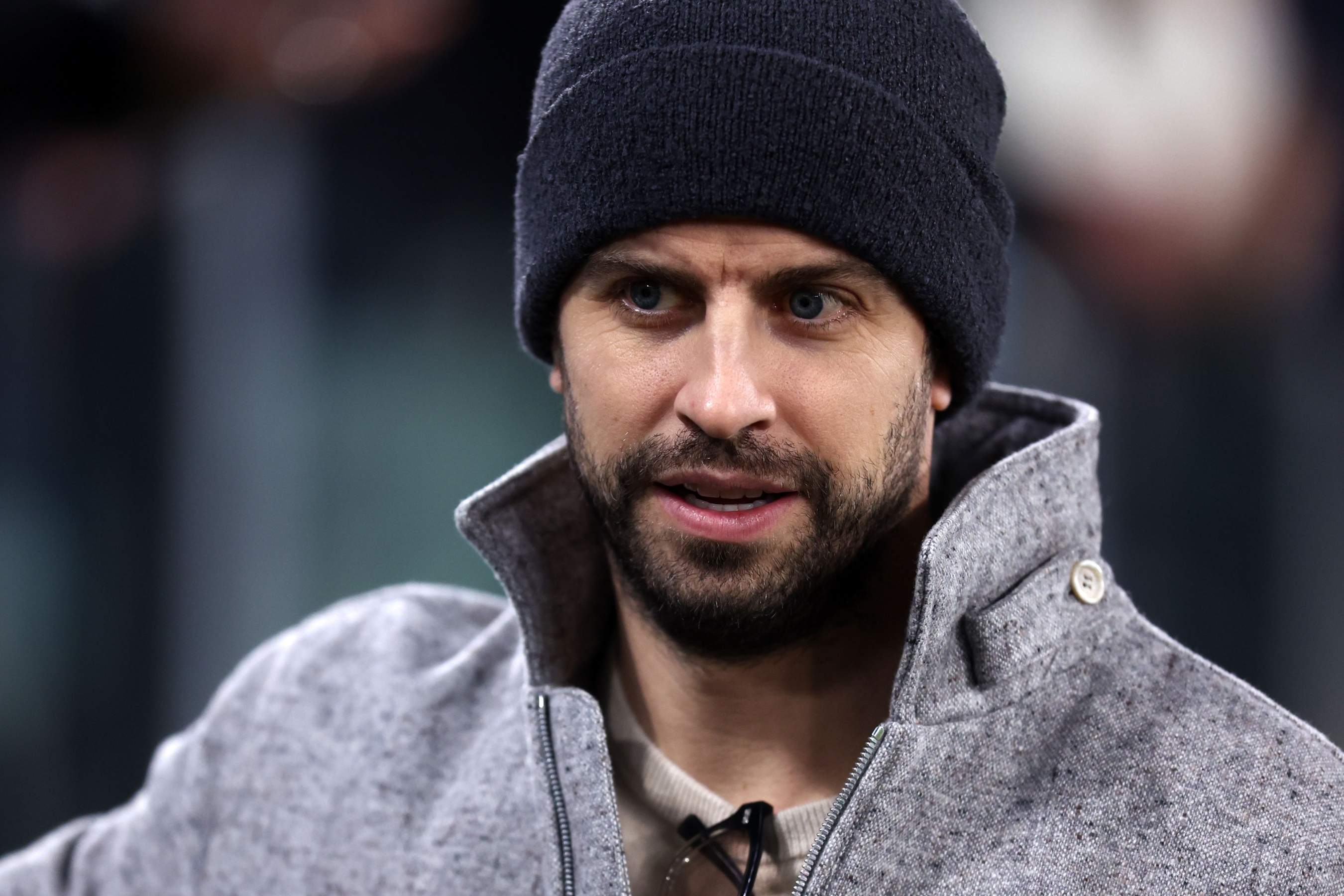 Piqué y una chica de cabello rizado, la foto surrealista que ha alborotado la red: ¿es Shakira?