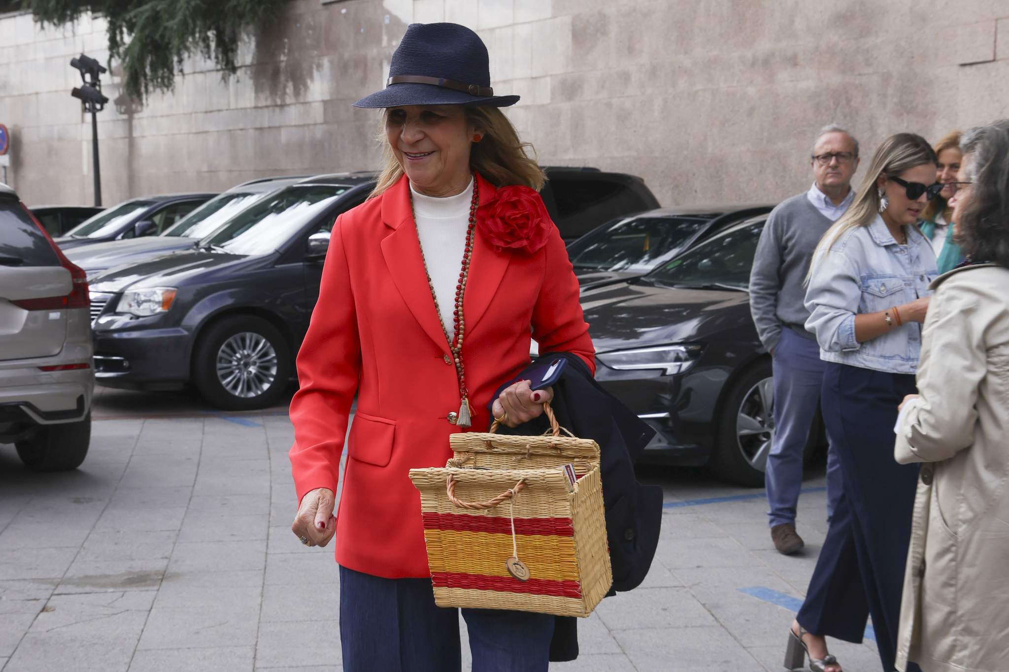 La policia es persona al domicili de la infanta Elena a Madrid alertada pels veïns