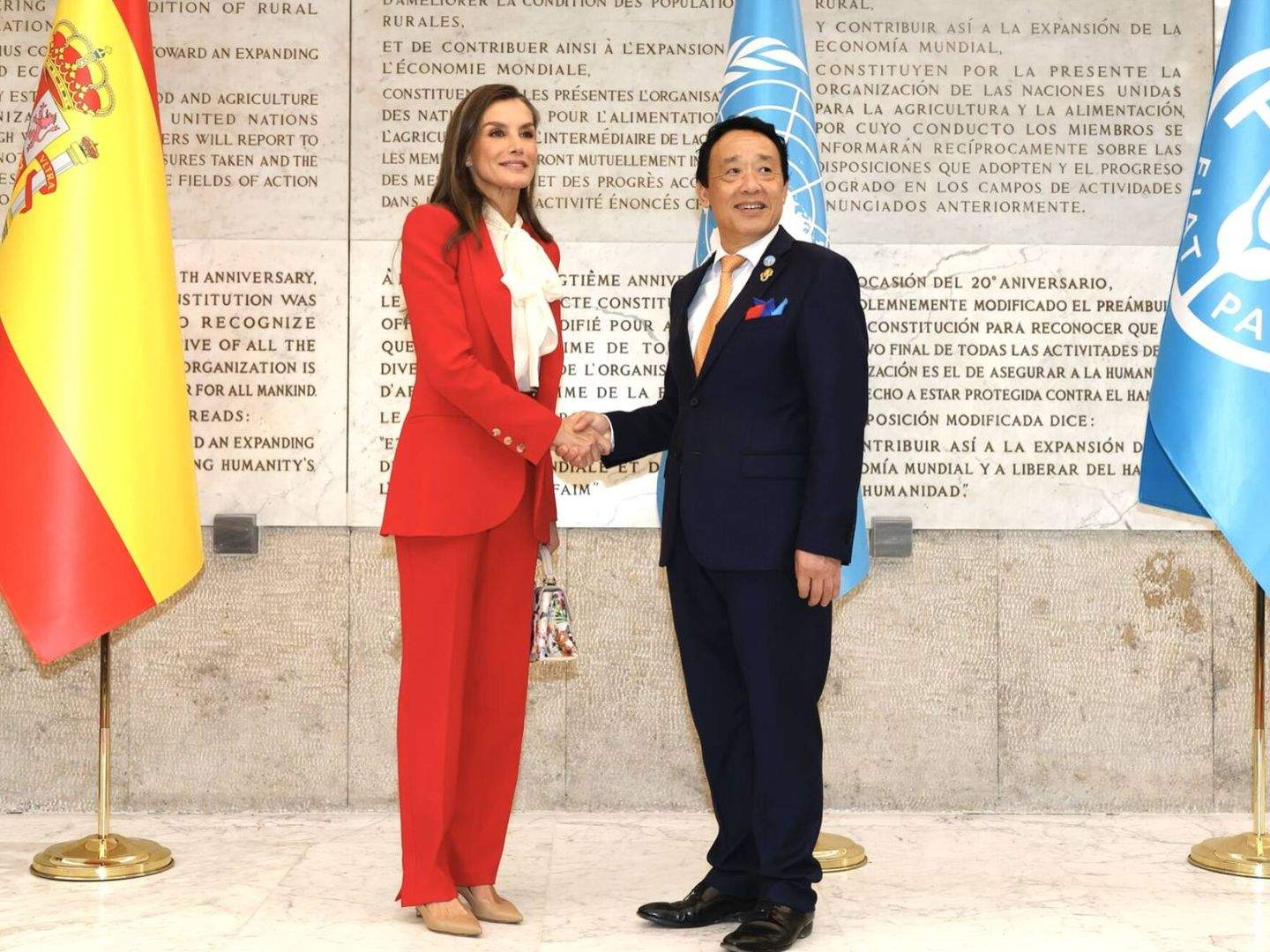 Letizia de rojo en Roma