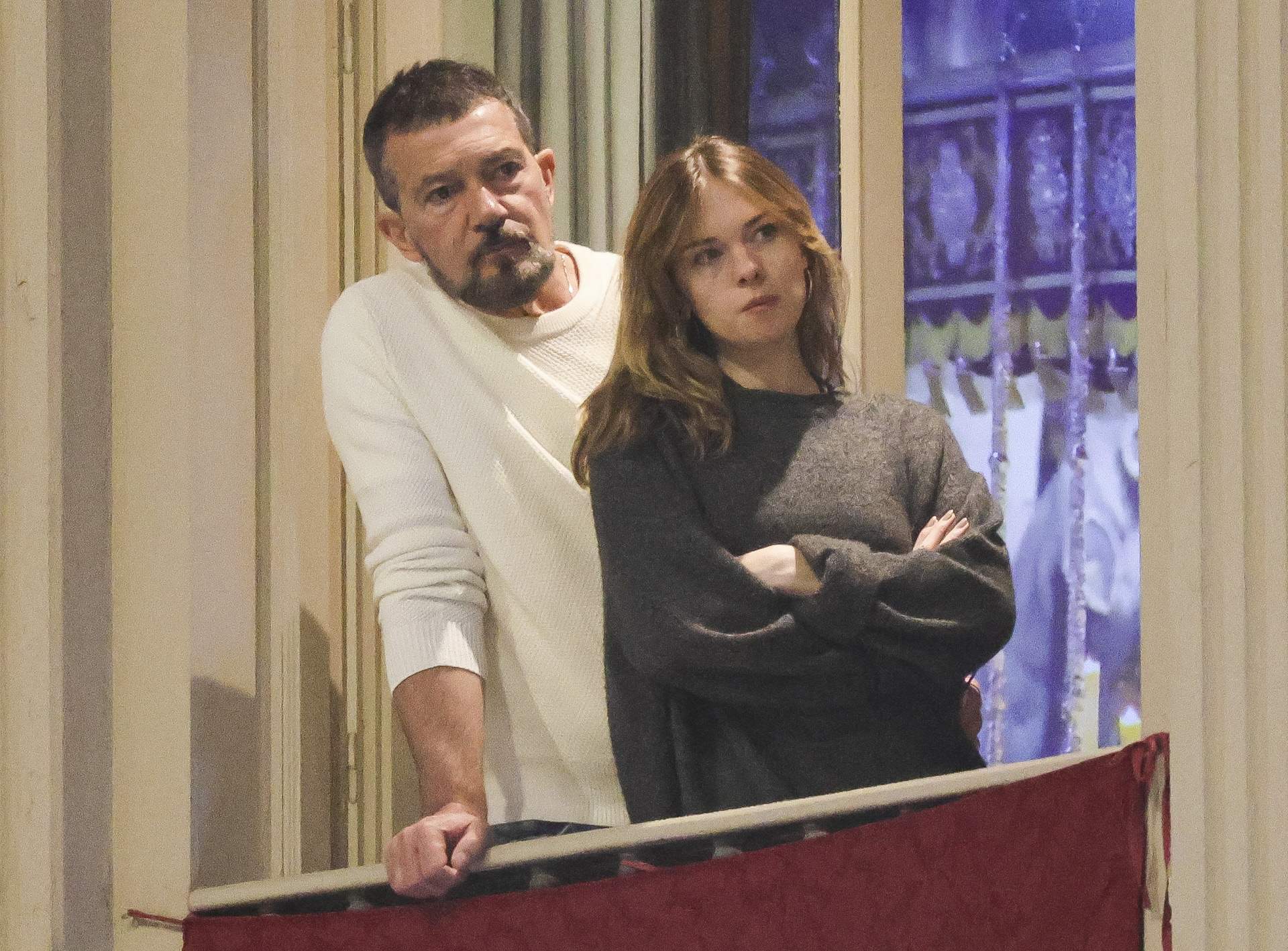 Tensión en la boda de Stella con un intruso que se ha colado: qué llevaba en la mano y qué ha hecho Banderas
