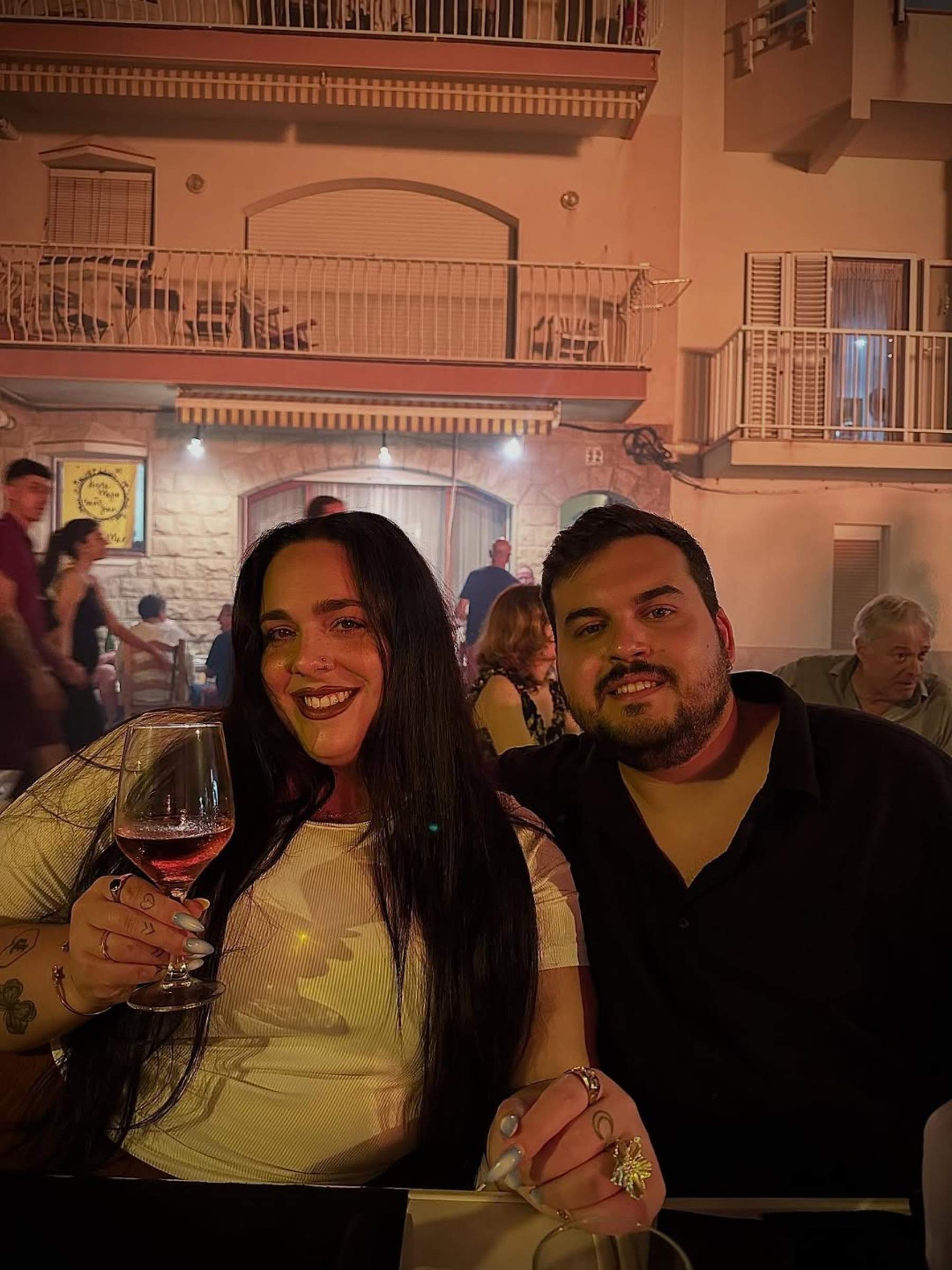 Nadine Romero, presentadora catalana, mostra els primers detalls del seu casament: "Jo entro així a l'altar"