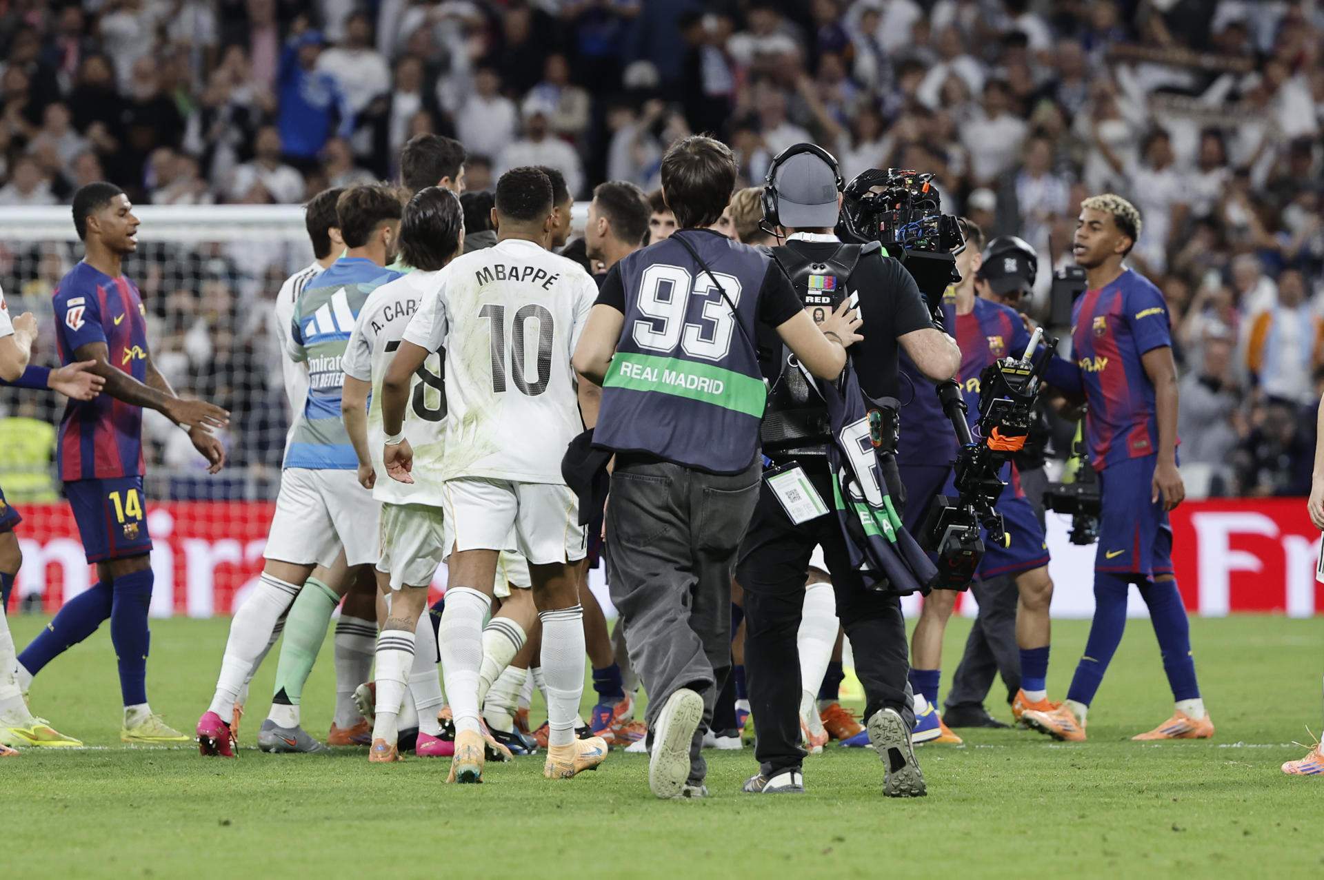 Presentador català, brutal sobre la selecció espanyola després de la imatge del Madrid al final del Clàssic Presentador català, brutal sobre la selecció espanyola després de la imatge del Madrid al final del Clàssic