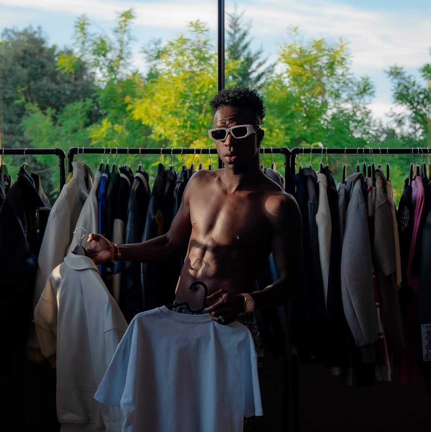 Los fans enloquecen por los 2 objetos que se han visto en la cama de Vinicius y su pareja, famosa influencer Los fans enloquecen por los 2 objetos que se han visto en la cama de Vinicius y su pareja, famosa influencer