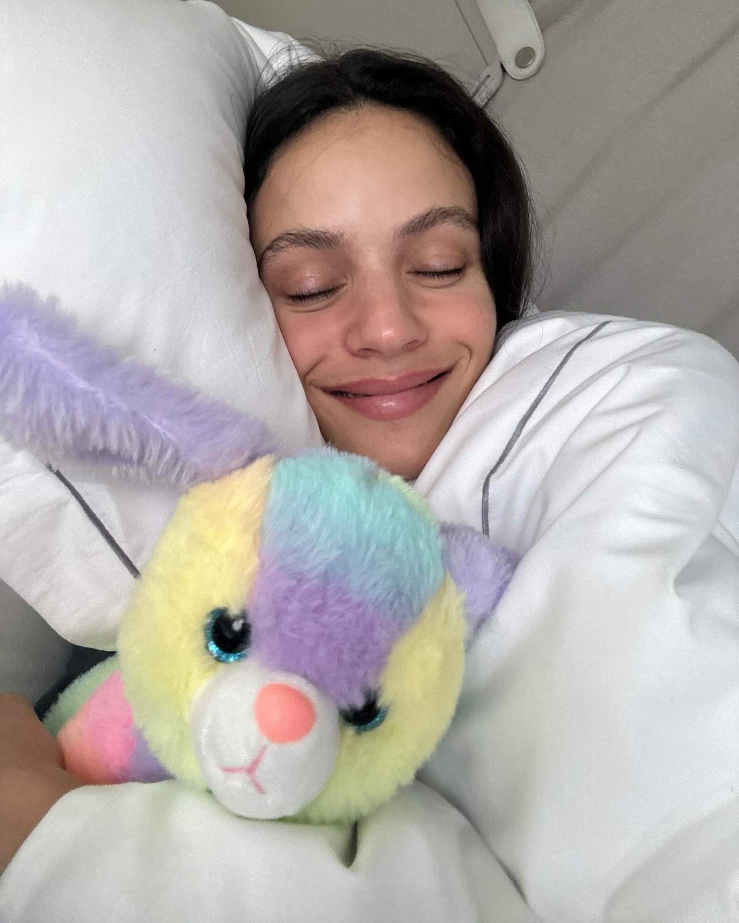 Rosalía enamora: increïble primera vegada a TV3, molt jove, al costat de l'actor Carles Canut Rosalía enamora: increïble primera vegada a TV3, molt jove, al costat de l'actor Carles Canut