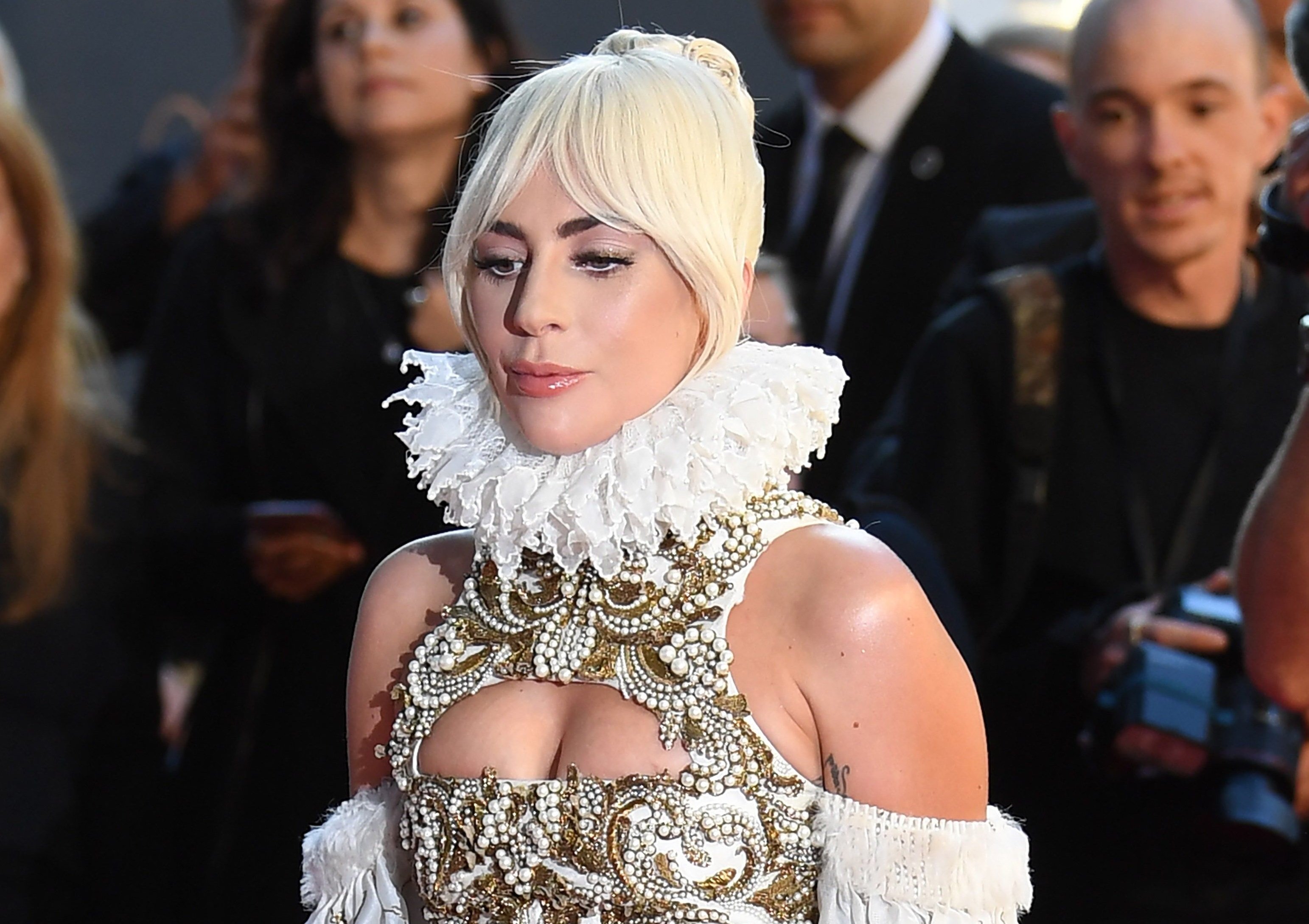 El pompós i exagerat vestit de Lady Gaga, digne de Maria Antonieta