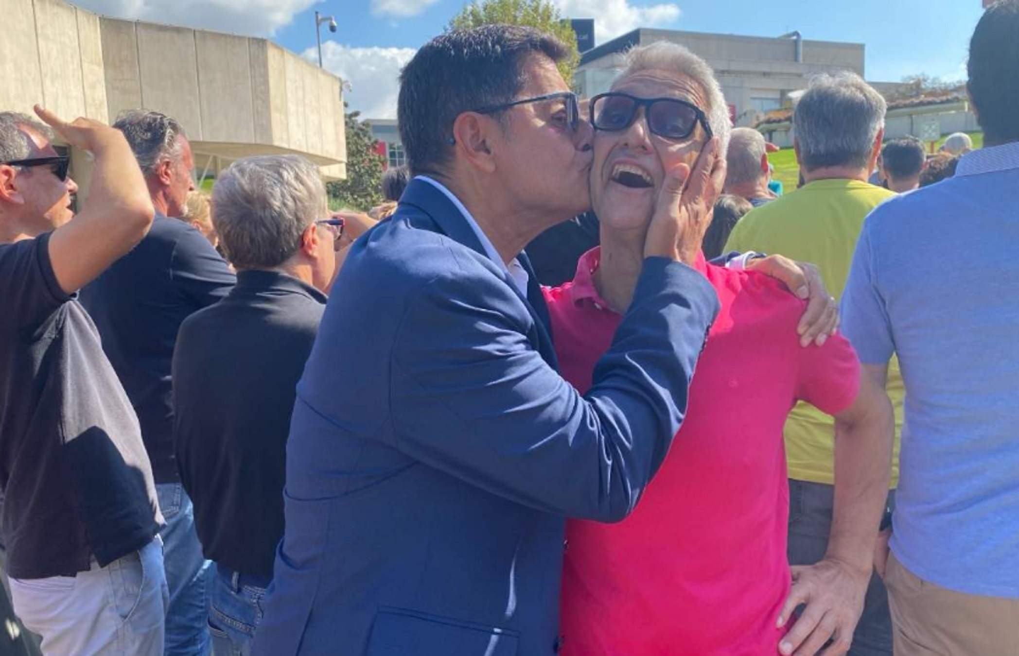 Arcadi Alibés conmueve, luciendo orgulloso una estelada en un día que no olvidará nunca