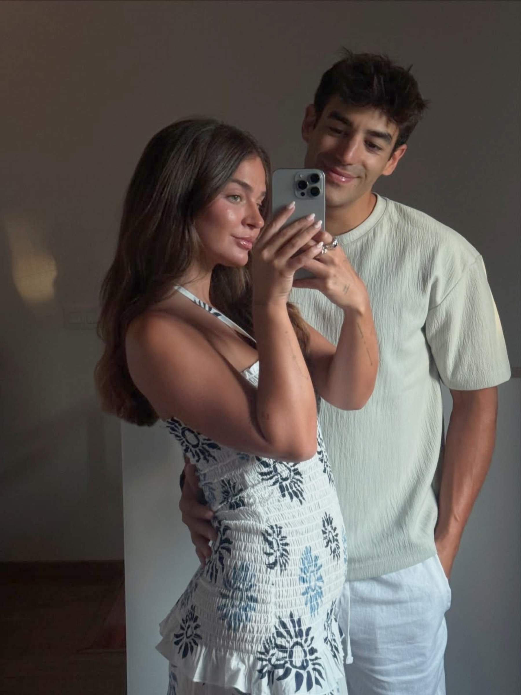 Laura Escanes i Joan Verdú ensenyen un lloc ideal per a fer-se fotos de parella: és a Barcelona