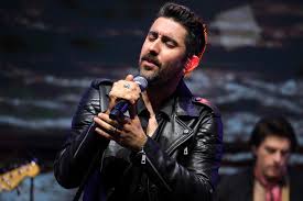 Álex Ubago, cantante, bajo sospecha: “Te has fundido hasta el último euro, eres pasado, estás acabado”