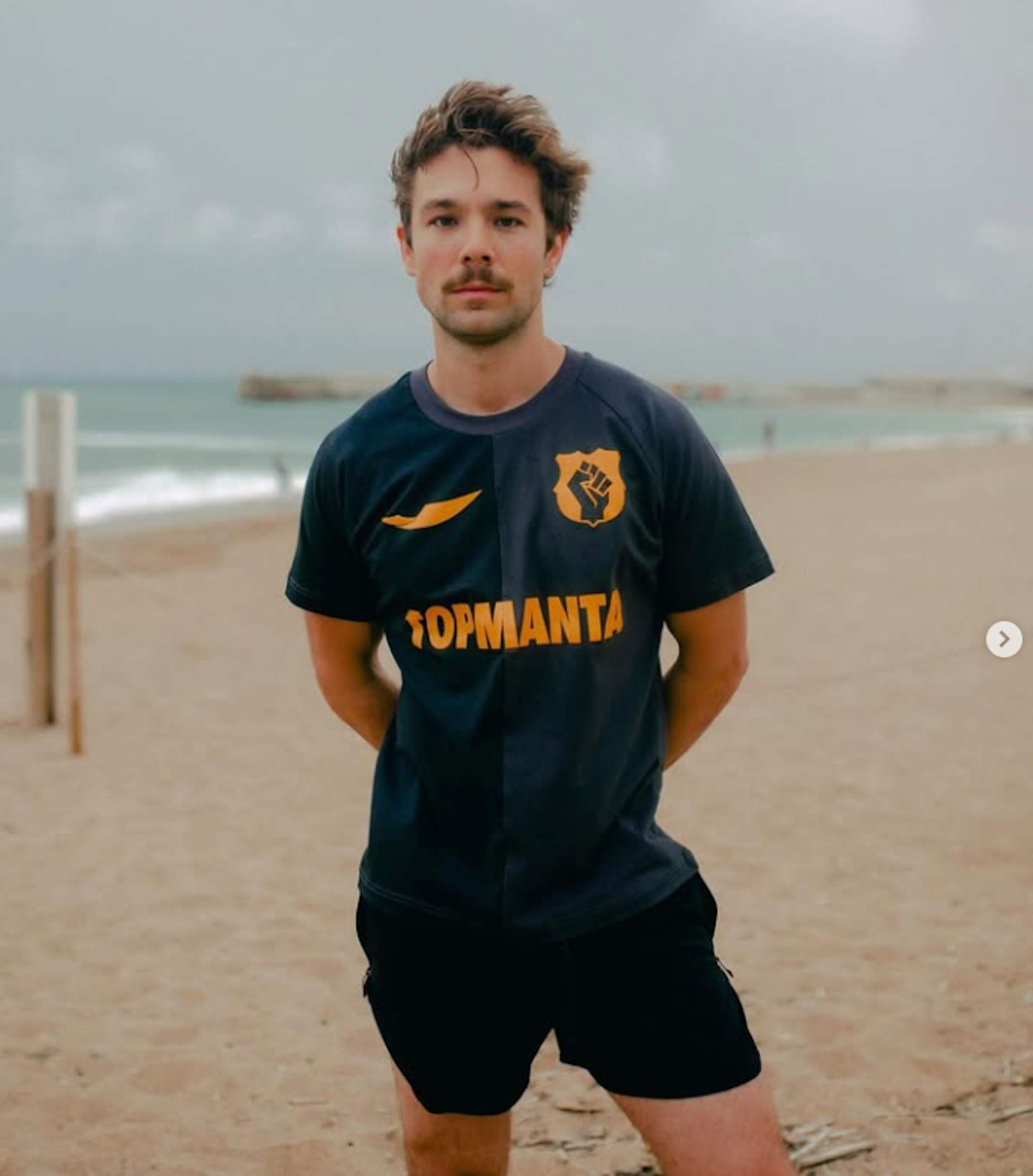 Carlos Cuevas se moja, alegra a los indepes y cuelga la foto de una Cataluña soberana