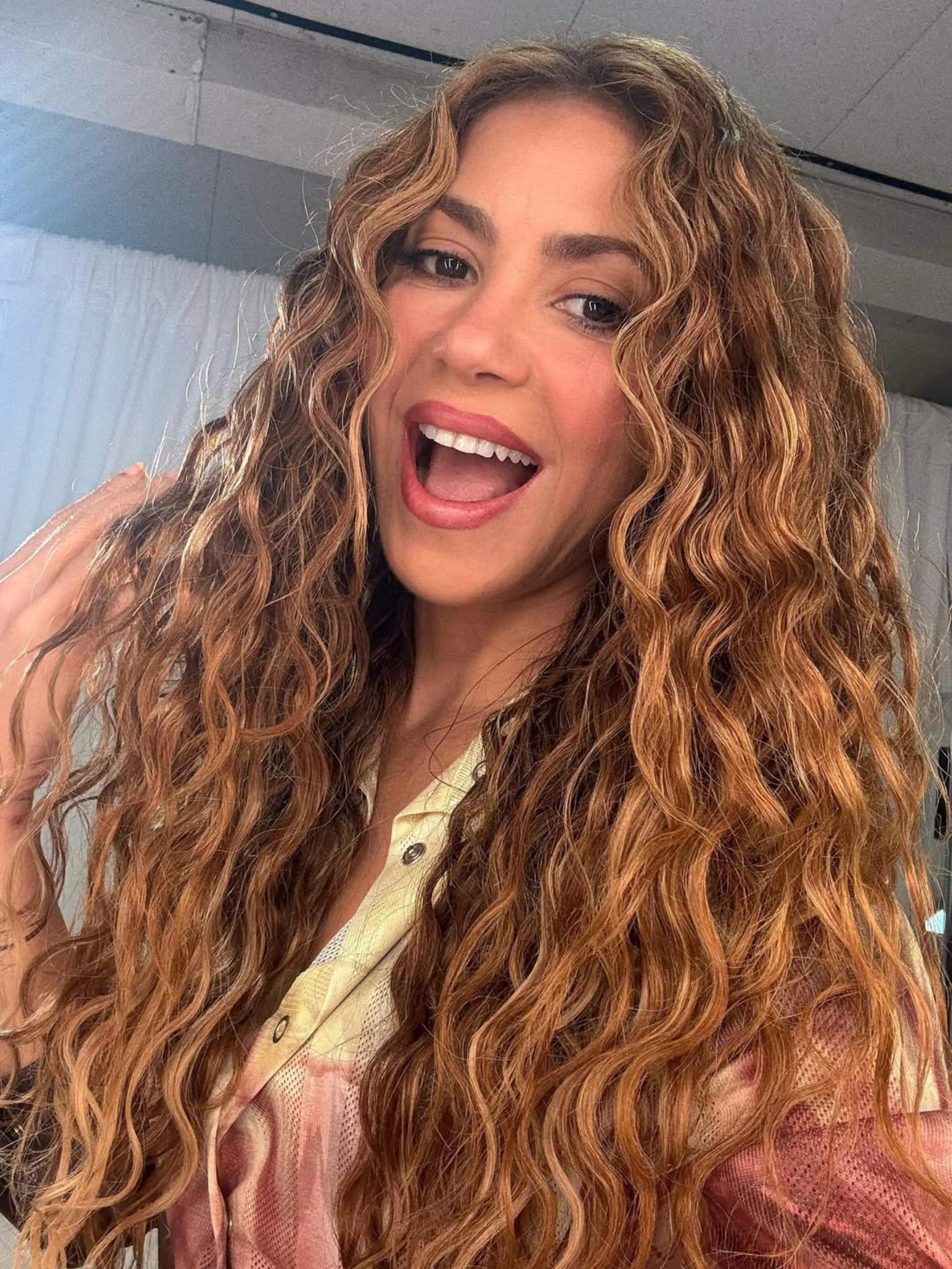 La catifa vermella més important per a Shakira: preciosa a conjunt amb els seus fills