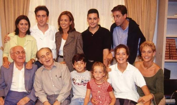 Emilio Aragón, amb la resta del repartiment de 'Médico de familia', quan ho petaven a Telecinco als anys 90