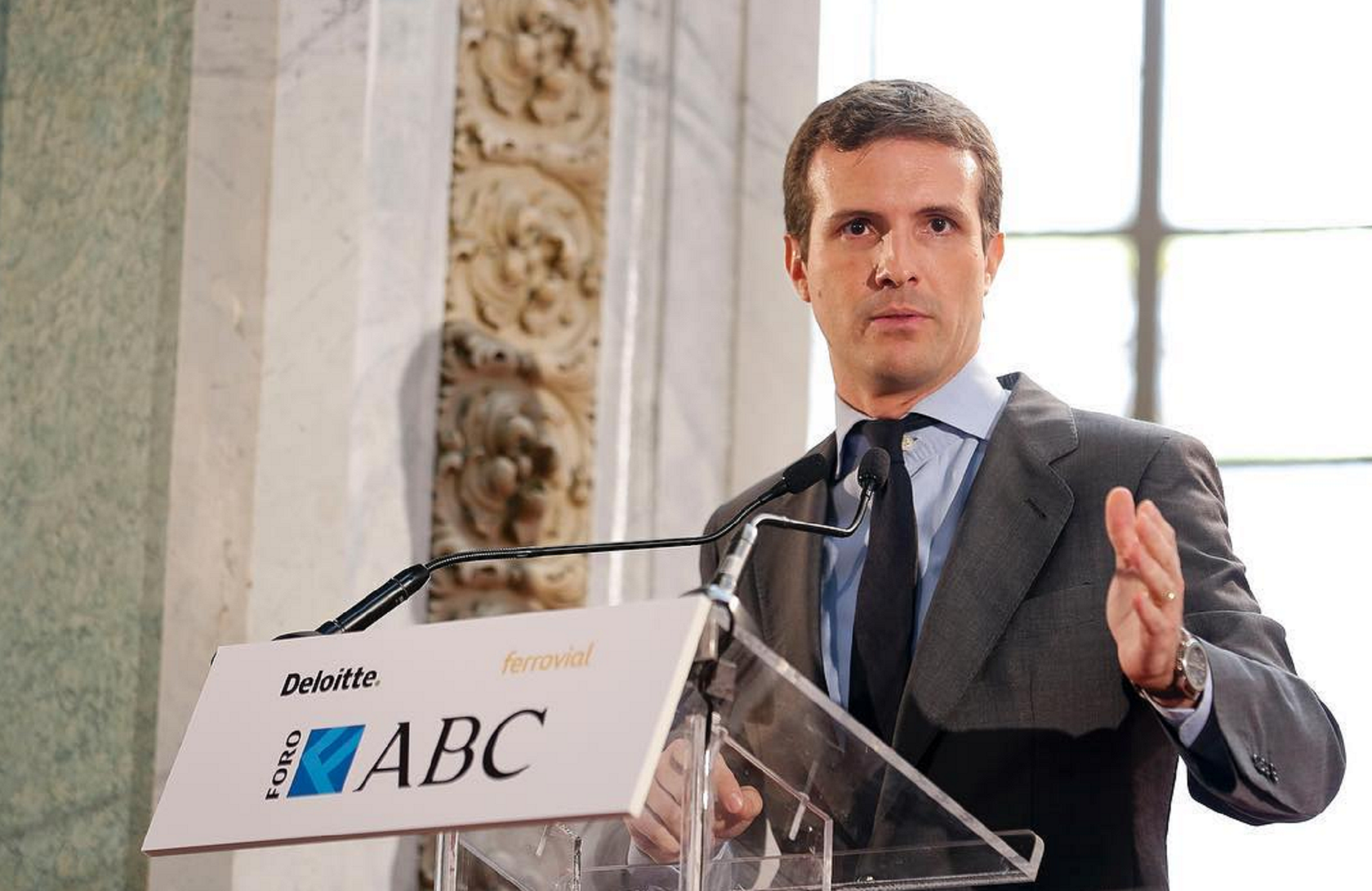 Ridiculitzen Casado per defensar la llibertat de premsa d'ABC, OkDiario i El Mundo