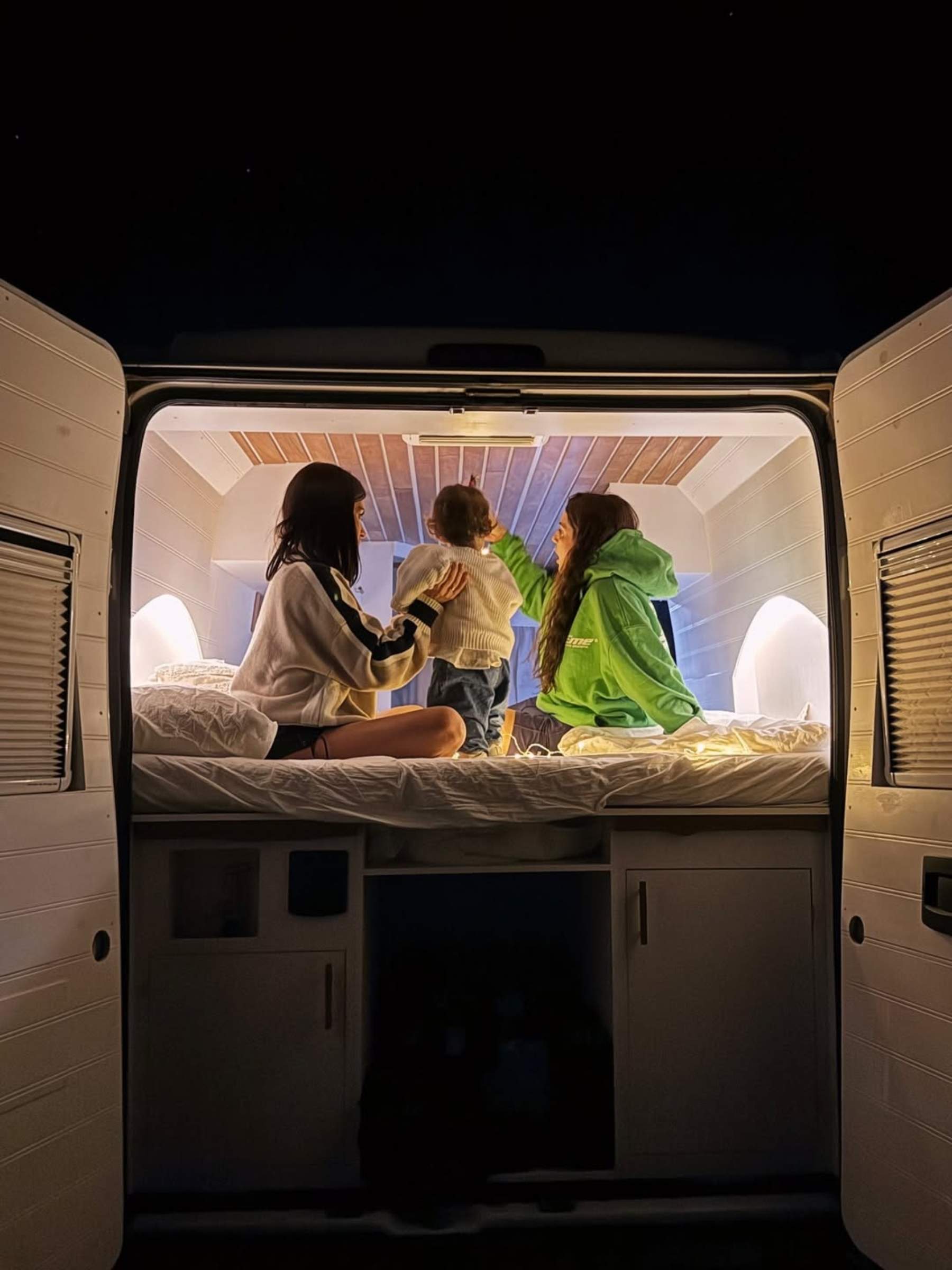 Dulceida enamora publicant les primeres fotos nadalenques en família de l'any: Pare Noel i moltes llums