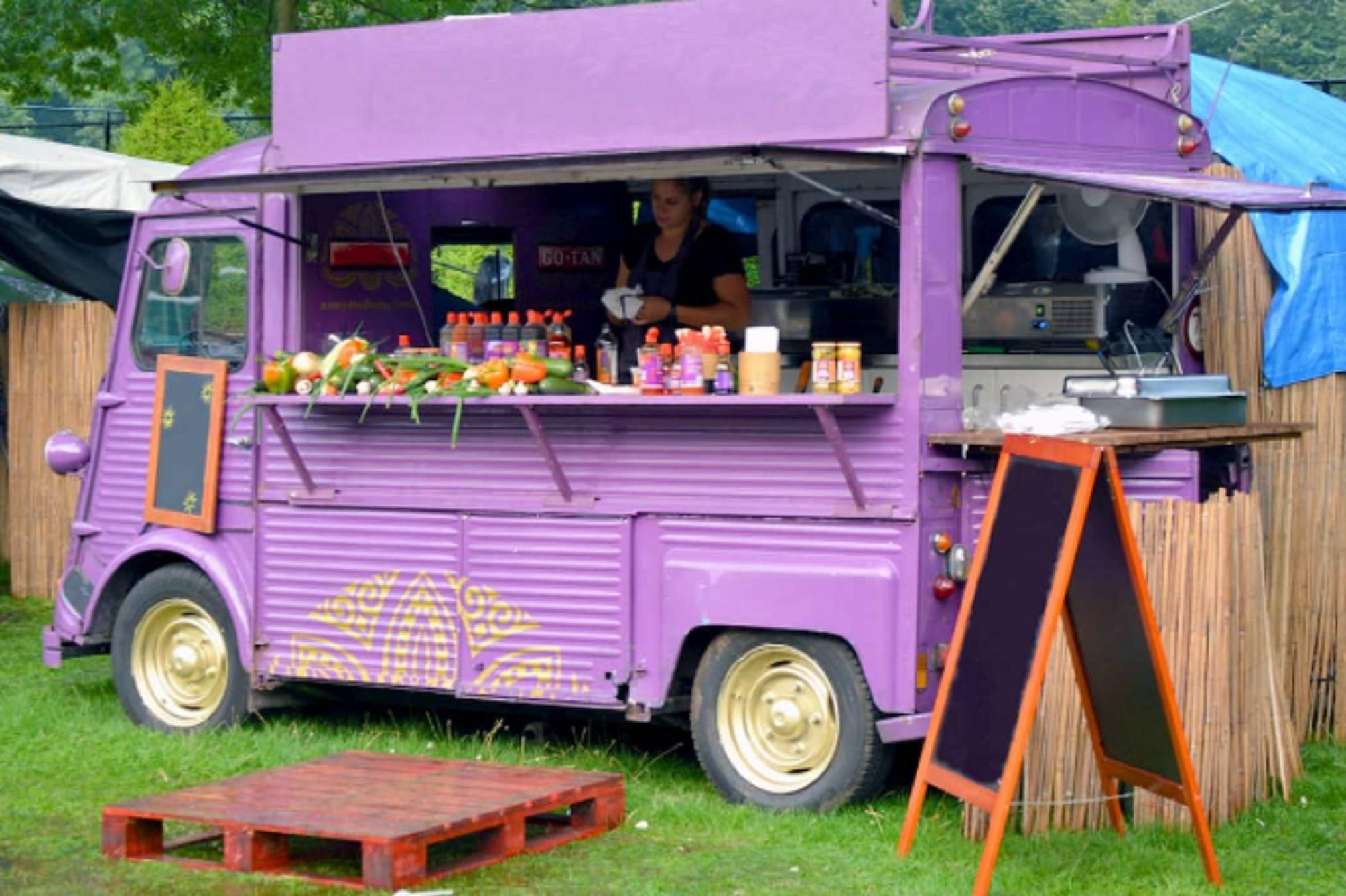 Querida presentadora catalana de 51 años, 30 en TV3, a un paso de montar un negocio de 'food-truck'