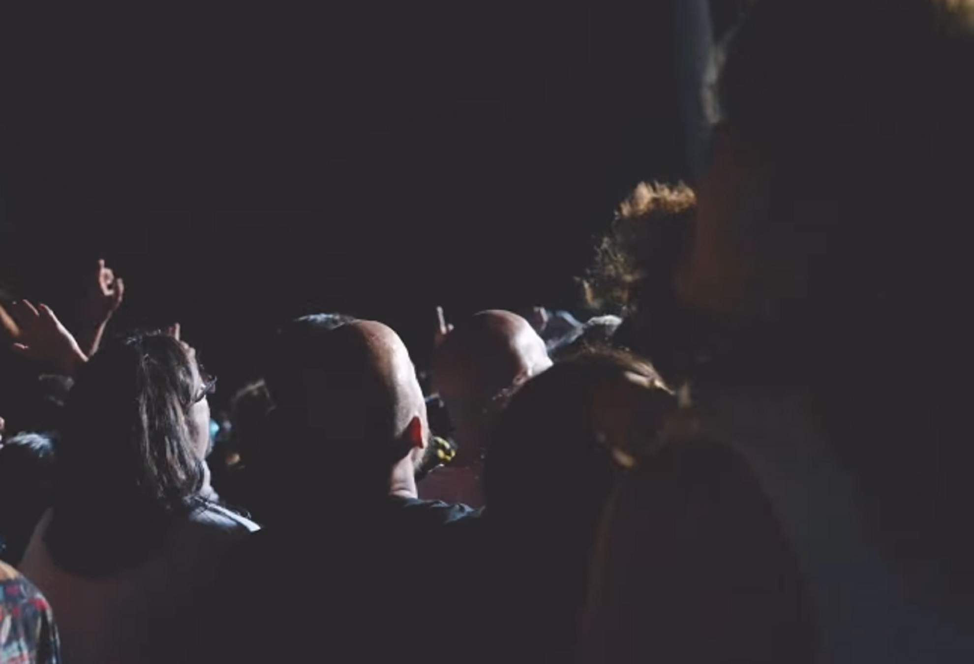 Jugador del Madrid desbarra con la muerte de un icono, hablando de "los grises". La red estalla: "Repugnante"