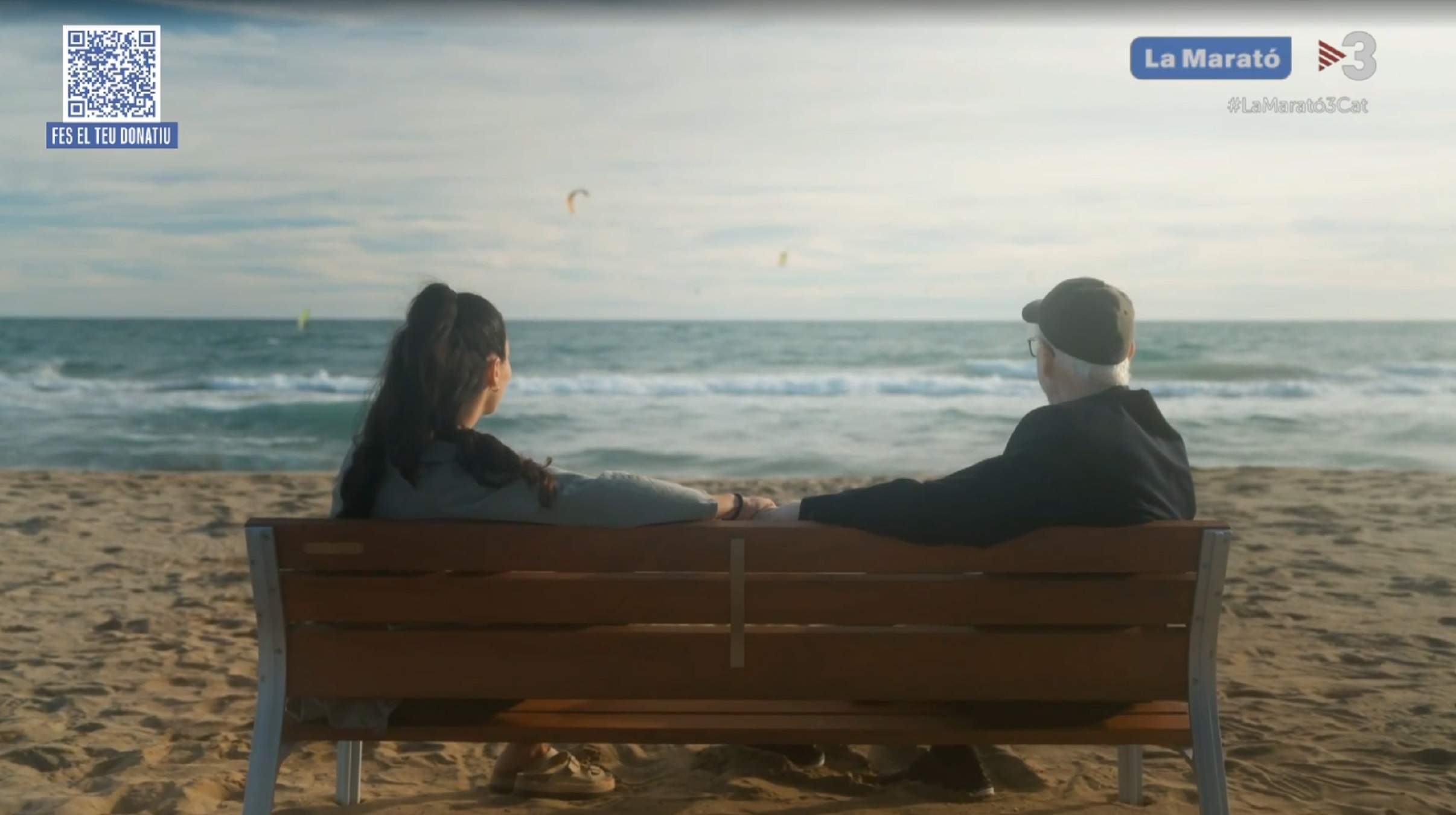 Pell de gallina amb els colpidors testimonis de Fuentes i Mainat a La Marato 2025 parlant del càncer