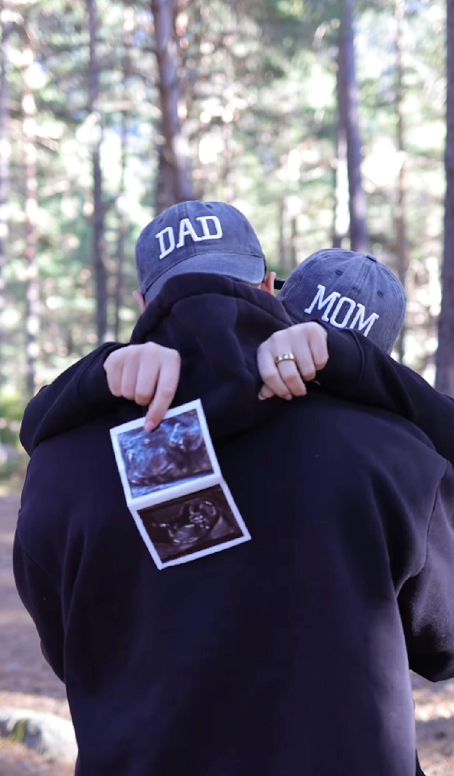 Presentadora e influencer catalana hace llorar con su pareja: serán padres, "por eso he estado desaparecida"