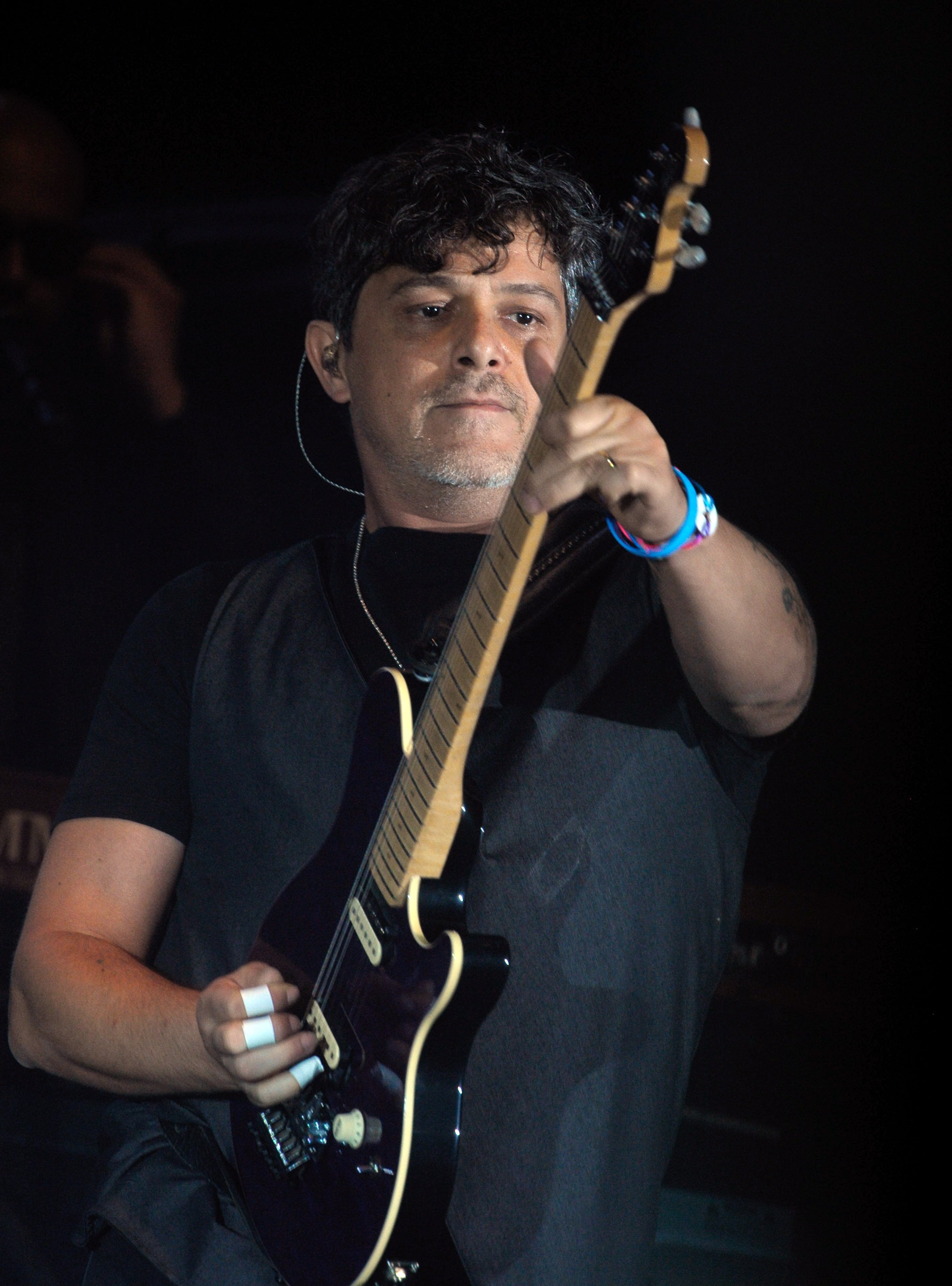 Alejandro Sanz se quita la ropa y enseña un sorprendente cambio físico