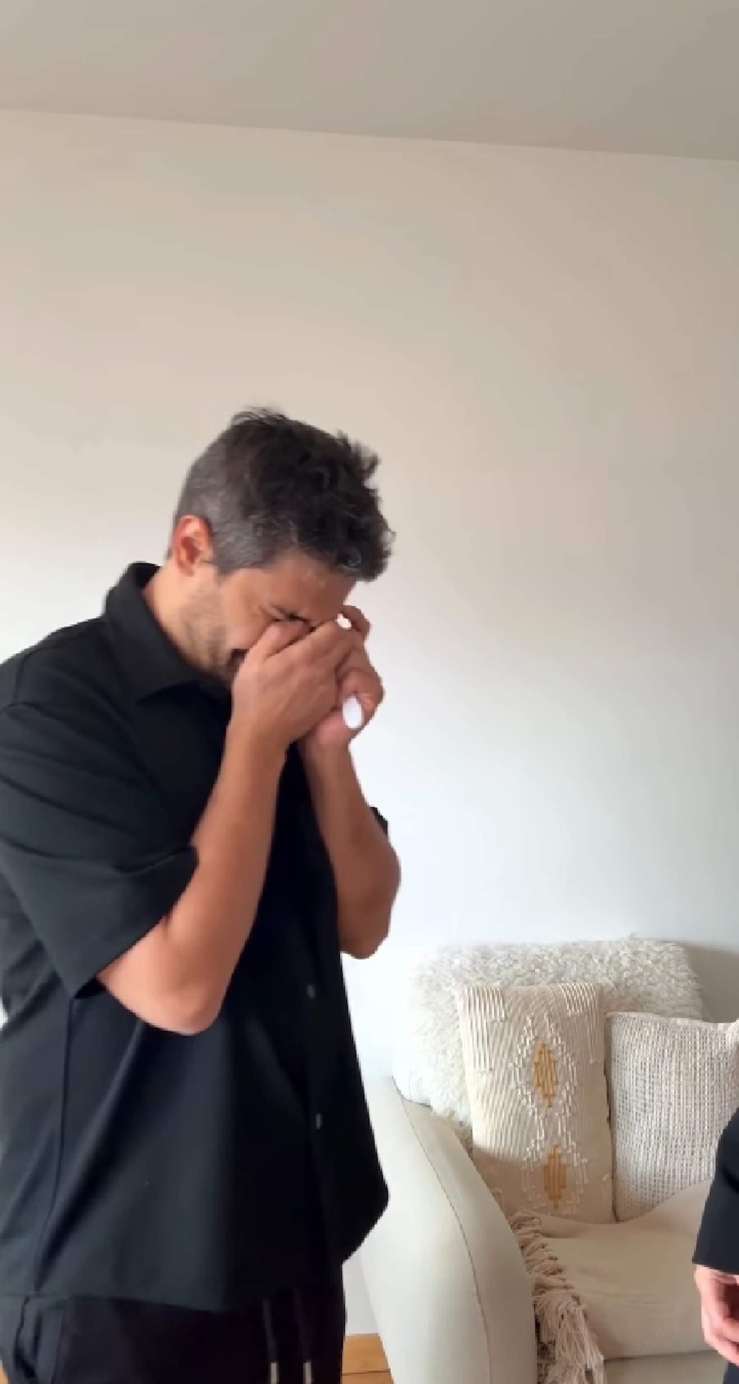 Les llàgrimes del Carles, parella d'una estimada presentadora catalana, quan ella li diu que està embarassada