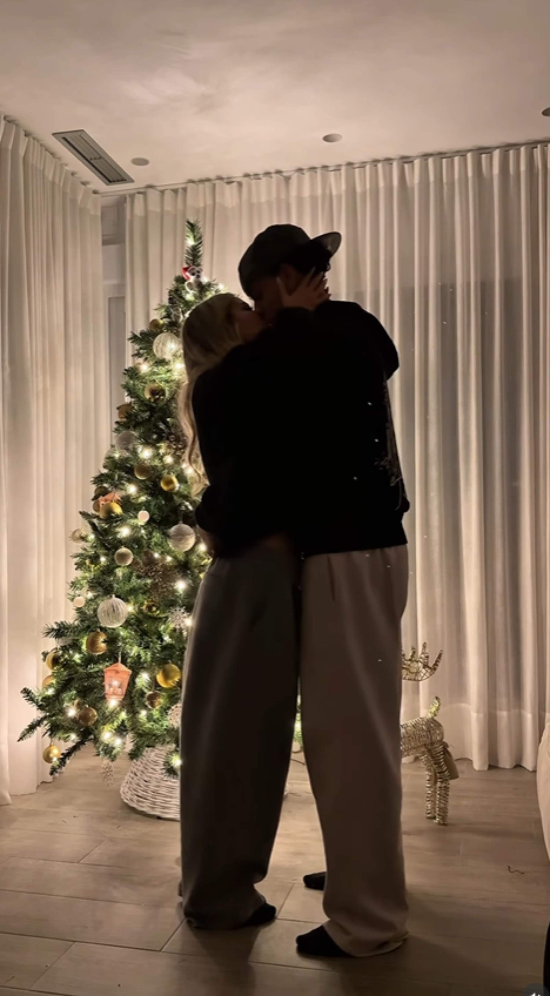 Héctor Fort y Tatiana Kaer deshacen las redes sociales con su último vídeo: "Nuestra primera vez en un..."