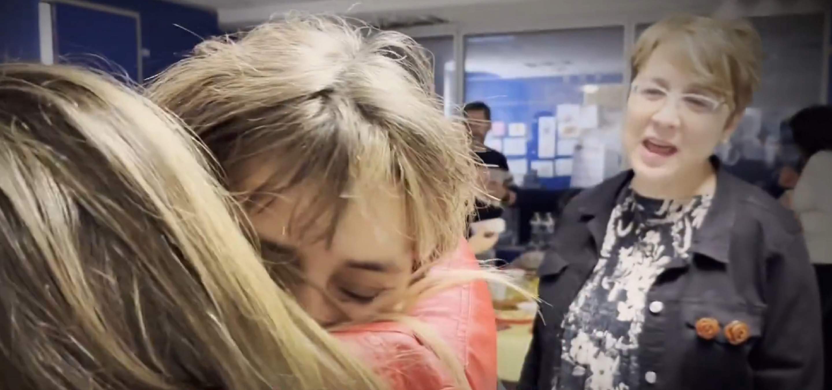 Adiós entre lágrimas a una querida presentadora: "Los compañeros quieren que llore"... y lo consiguen