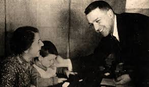 Lev Vygotsky: “El maestro debe adoptar el papel de facilitador, no proveedor de contenido”