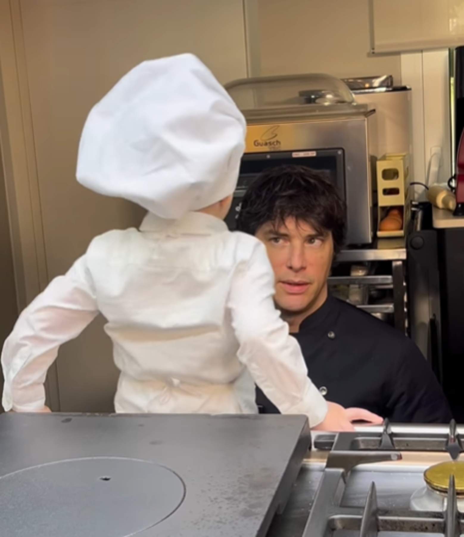 Jordi Cruz amb el seu fill Noah   Instagram