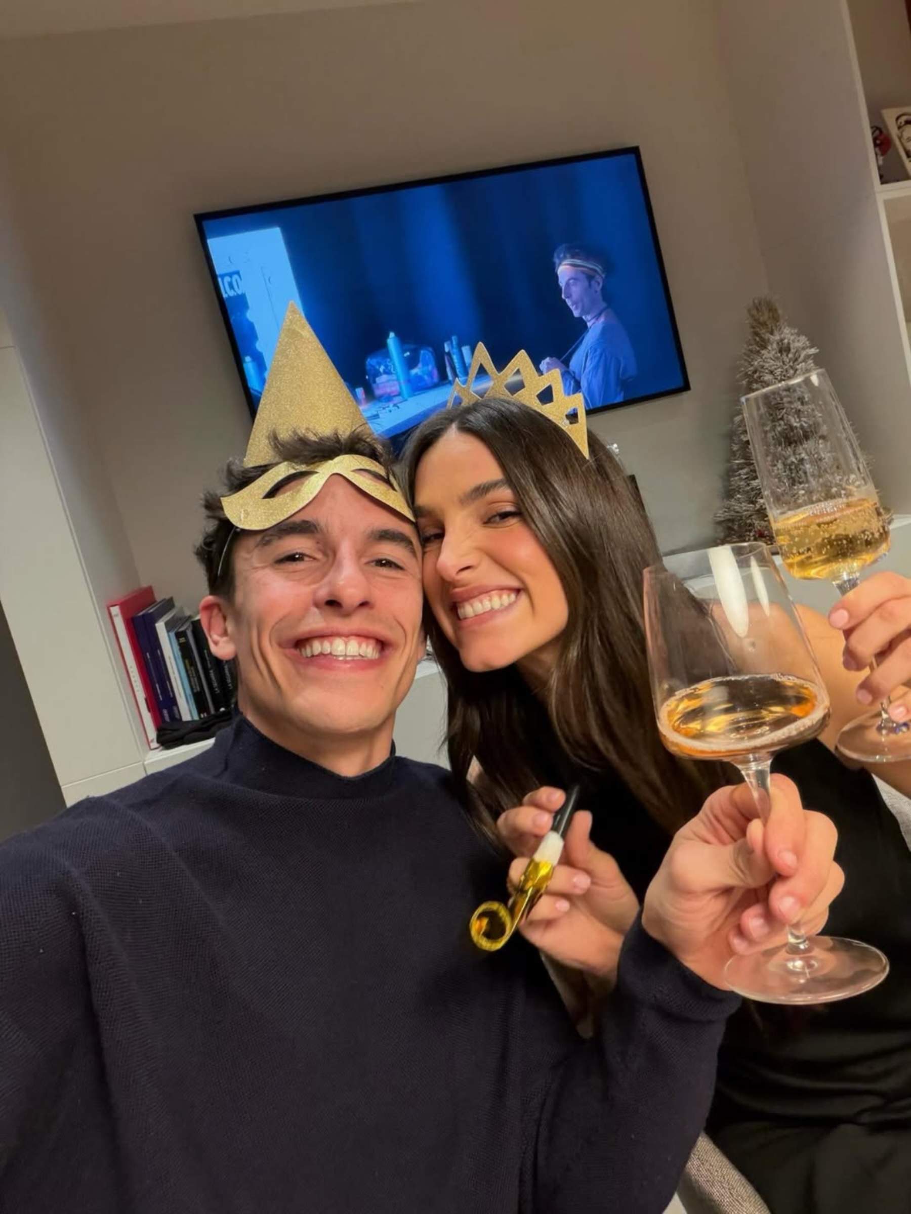 Marc Márquez y Gemma Pinto enamoran el día de Reyes desde Cervera, fotos los dos juntos en la nieve