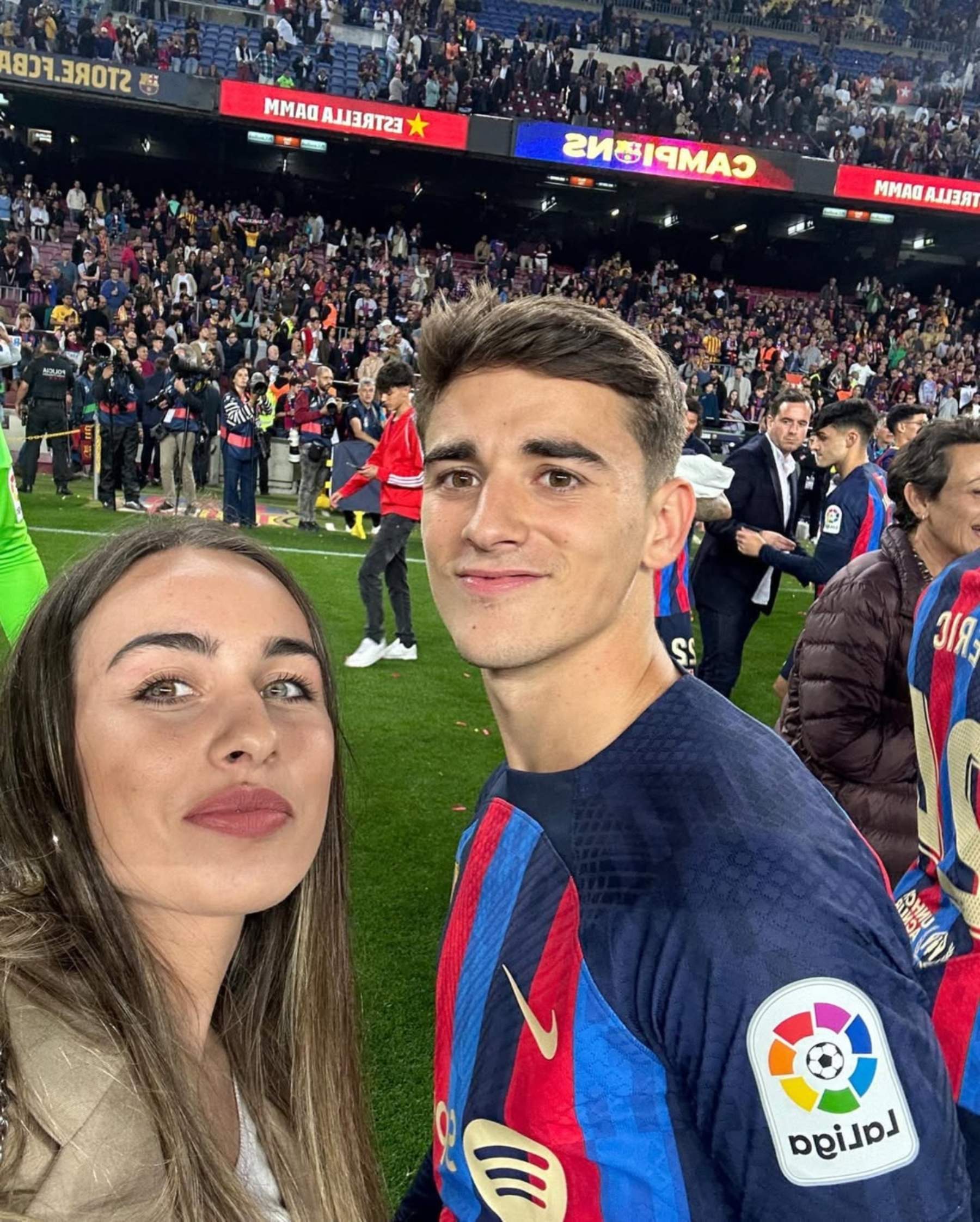 Aurora, hermana de Gavi, toca la fibra de los culés: la foto de 2016 visitando a su hermano en Barcelona