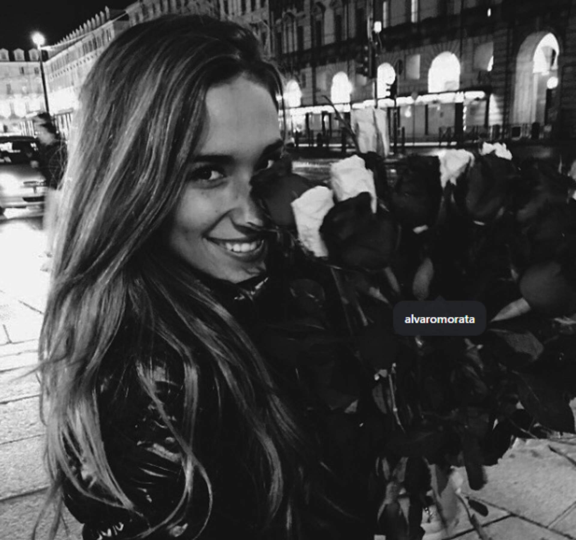 Maria Pombo amb un ram de flors d'Álvaro Morata   Instagram