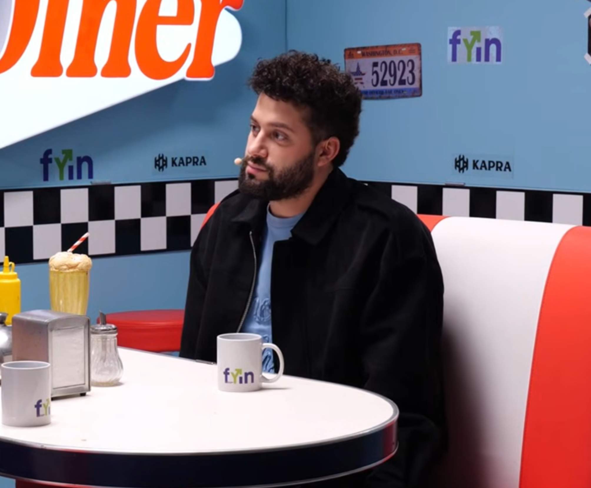 Javi Hoyos se confiesa sobre su infancia, la burla homófoba más cruel: "Me lanzaban la mochila..."