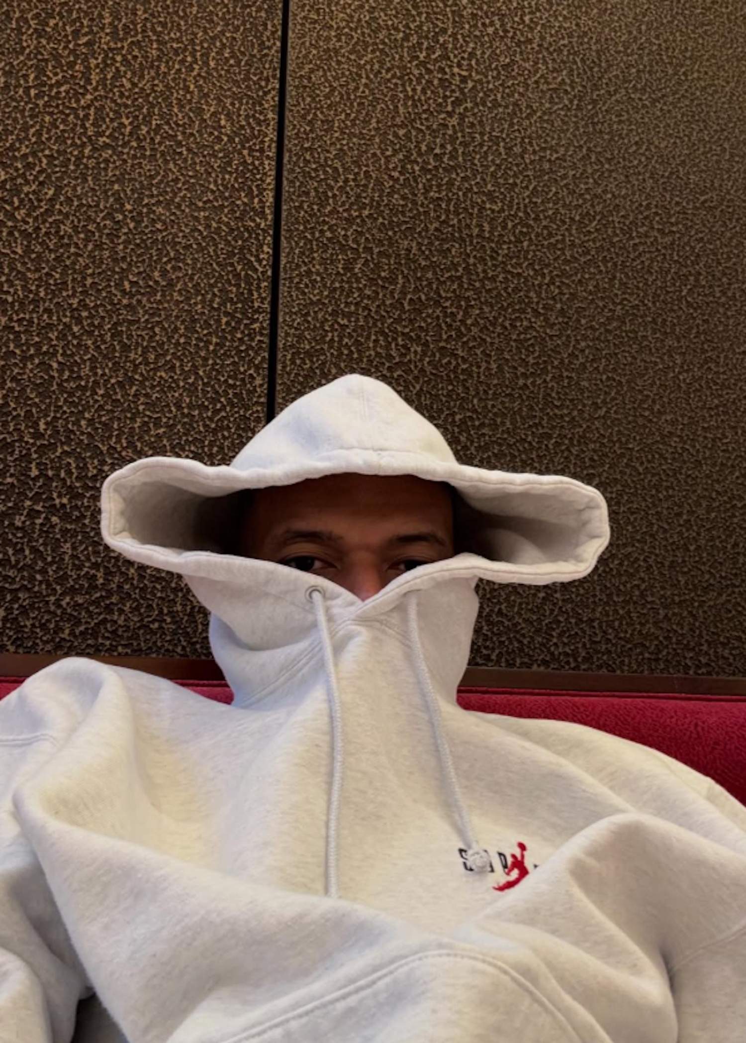 Comentarista de TV desbarra en directo y dice una barbaridad indecente sobre Mbappé y su pareja